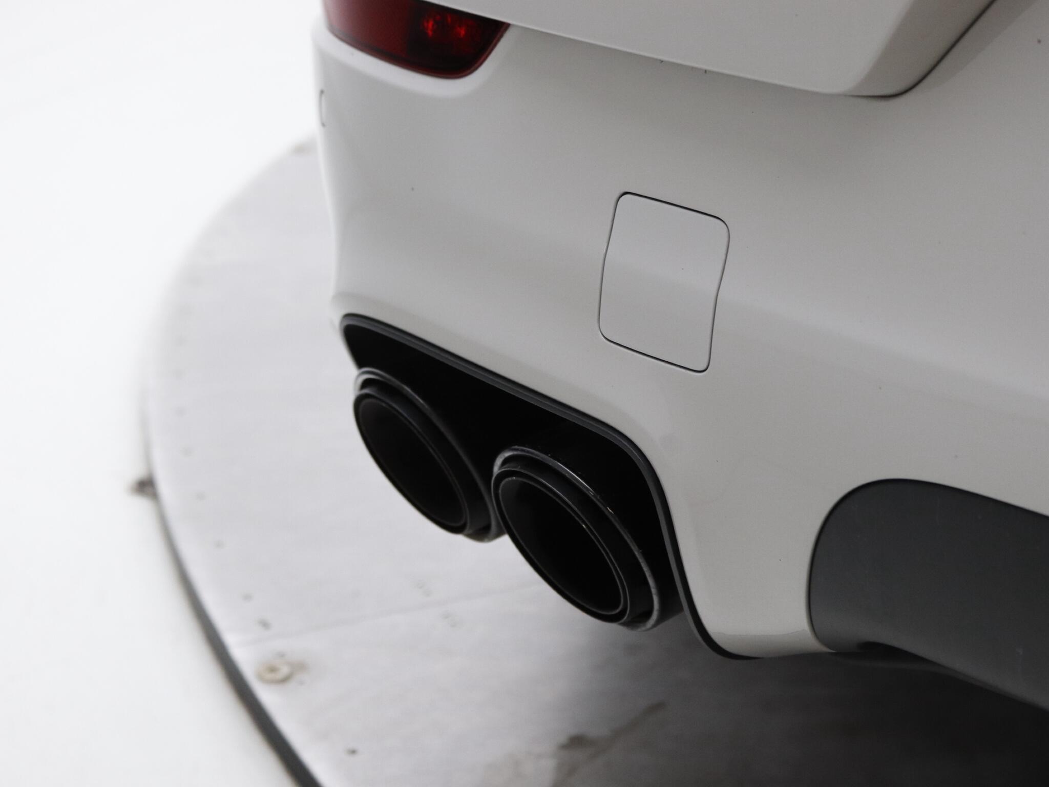 Porsche Cayenne view 22