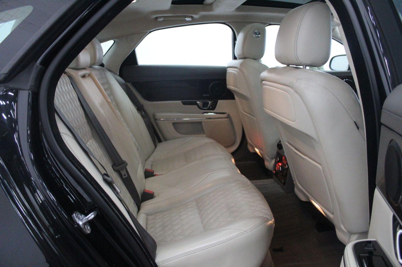 Jaguar XJ view 62