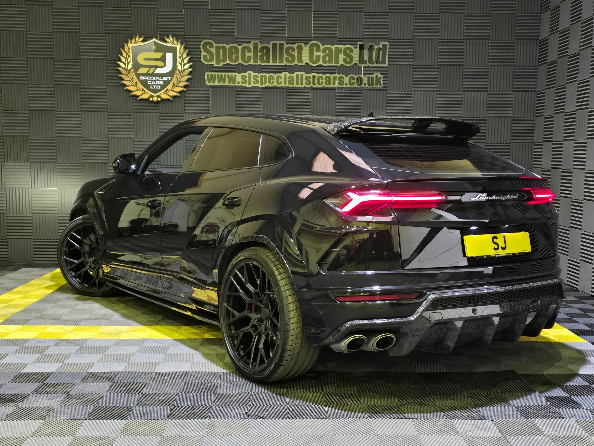 Lamborghini Urus view 13