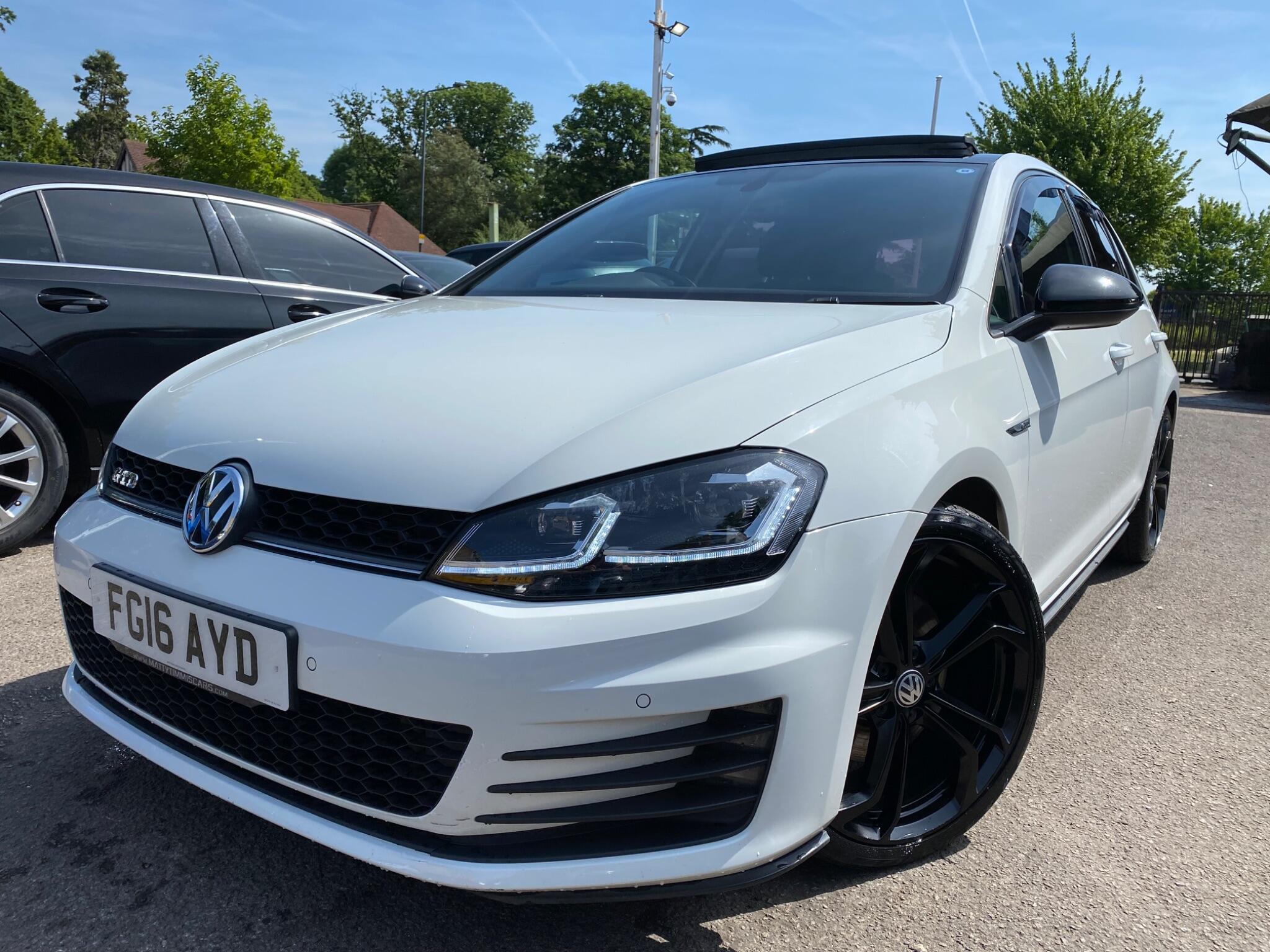 Volkswagen Golf view 6