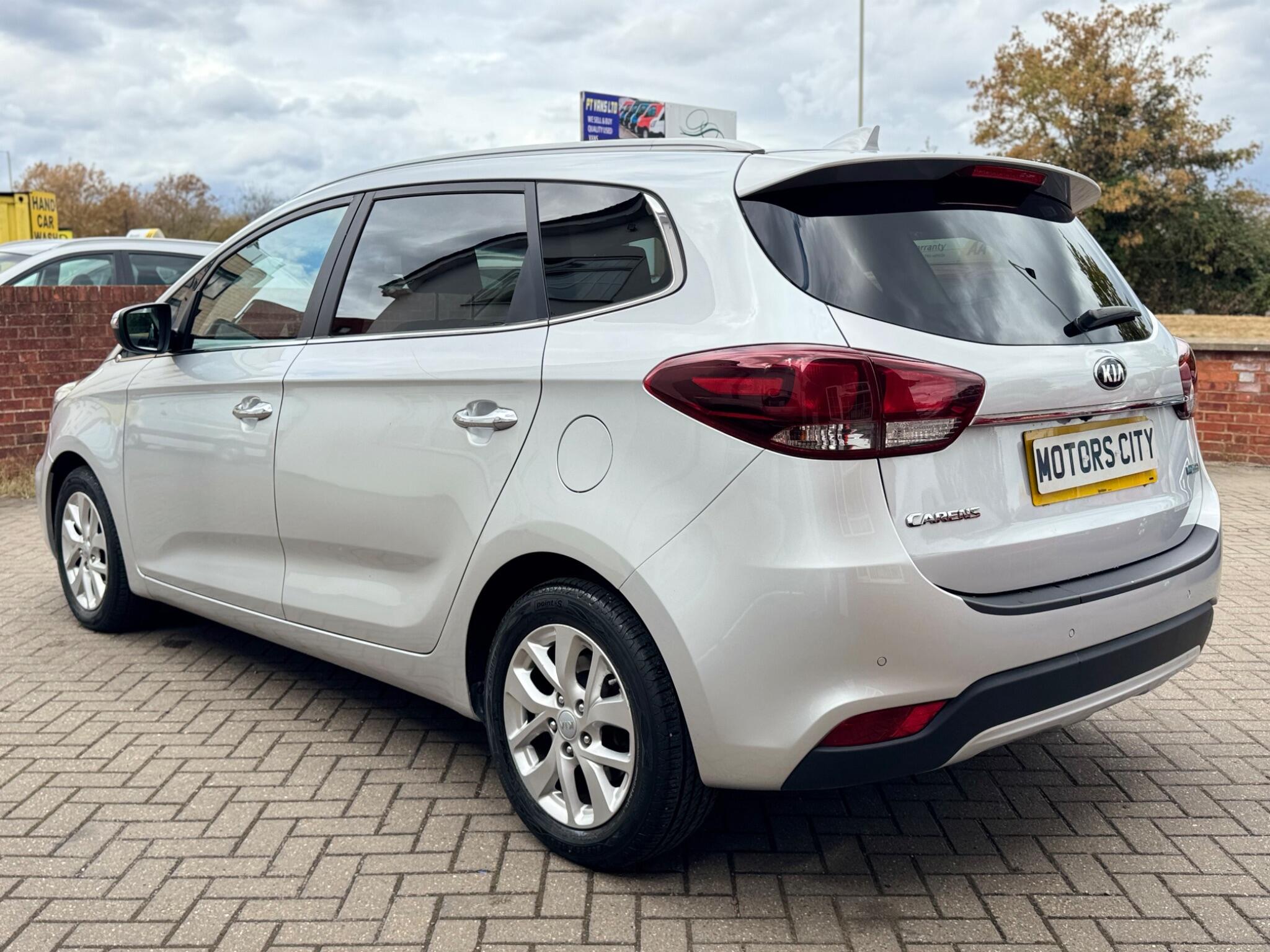 Kia Carens view 7