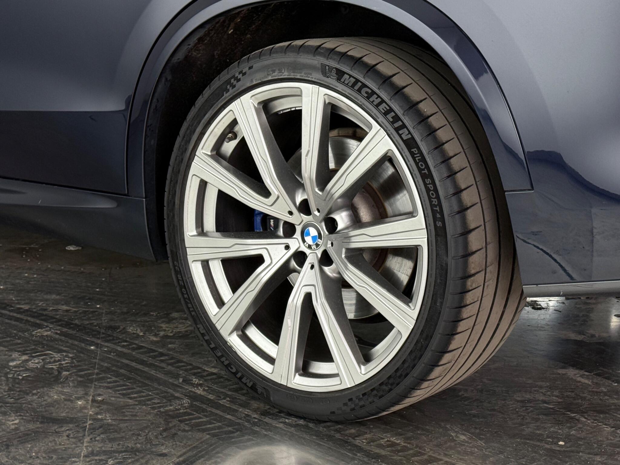 BMW X5 view 8
