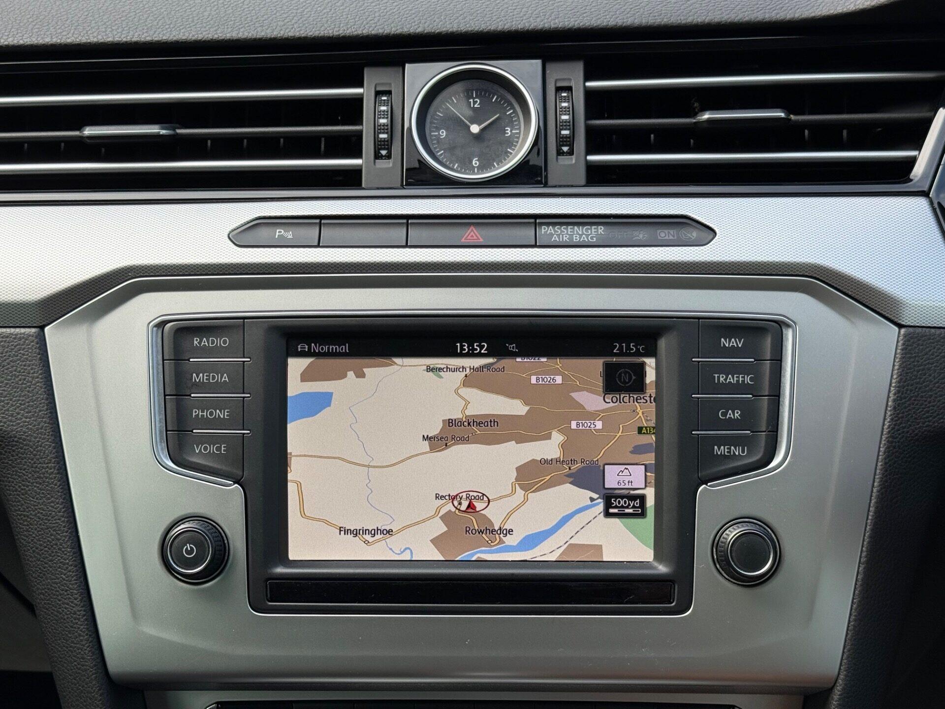Volkswagen Passat view 4