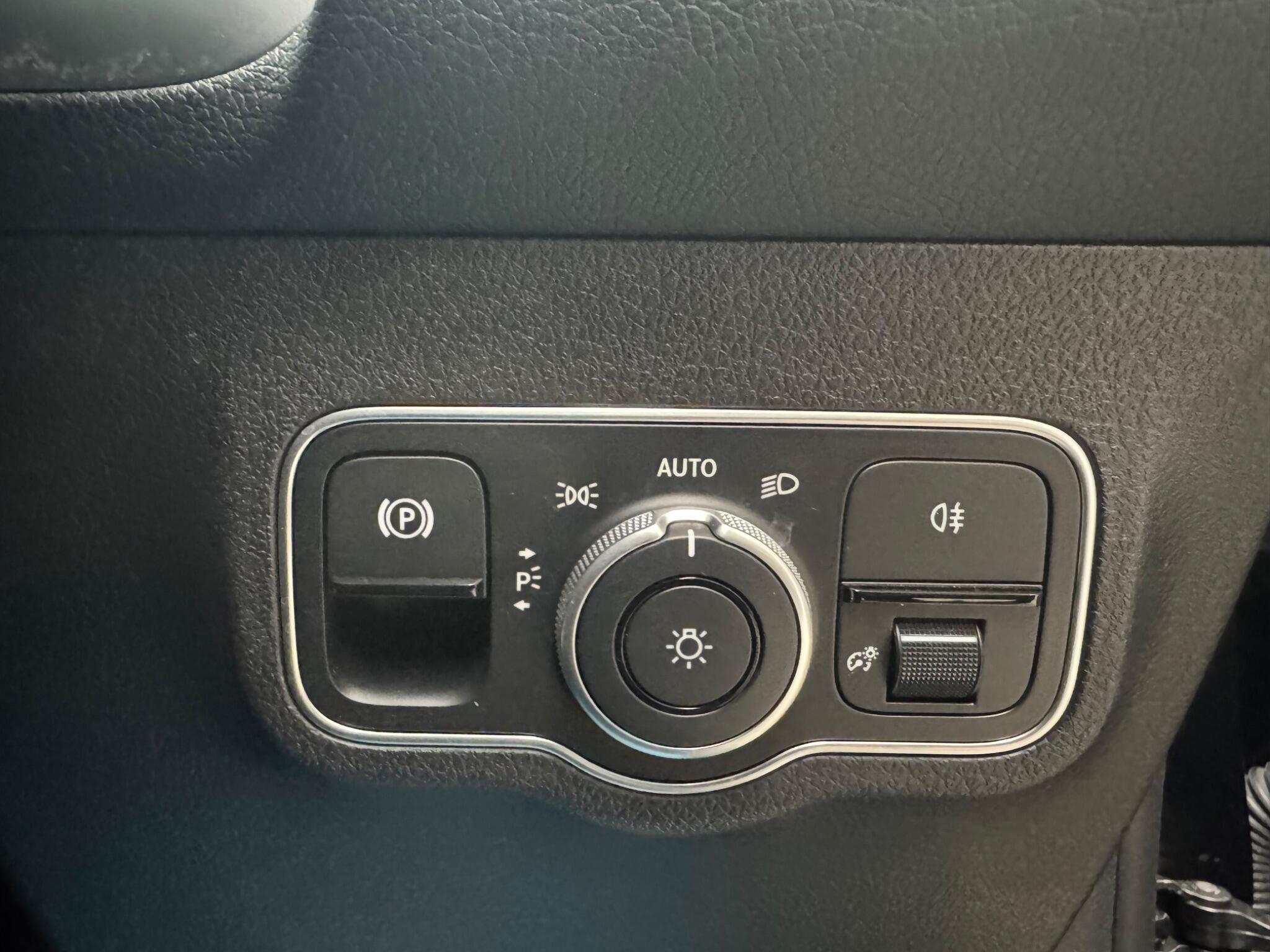 Mercedes-Benz GLB view 13
