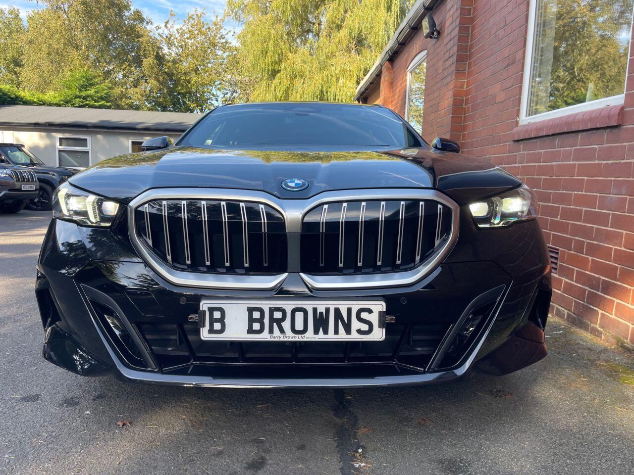 BMW 5 Series view 6