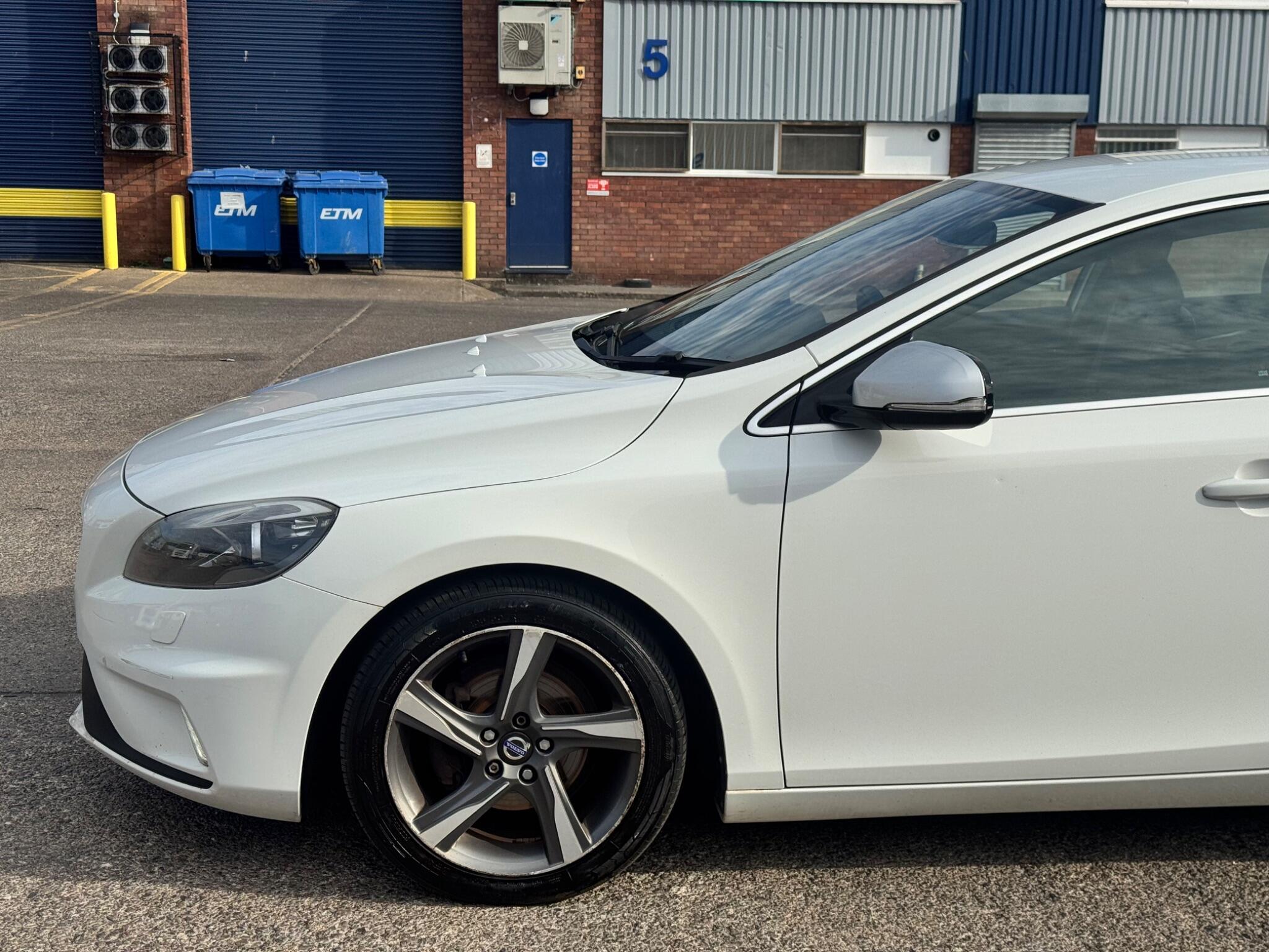 Volvo V40 view 8