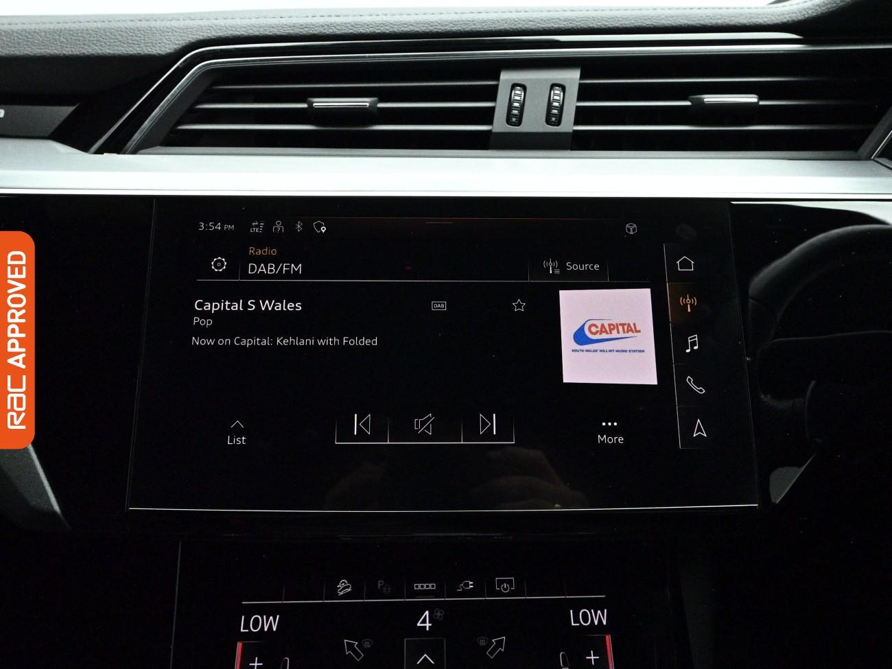 Audi E-Tron view 24