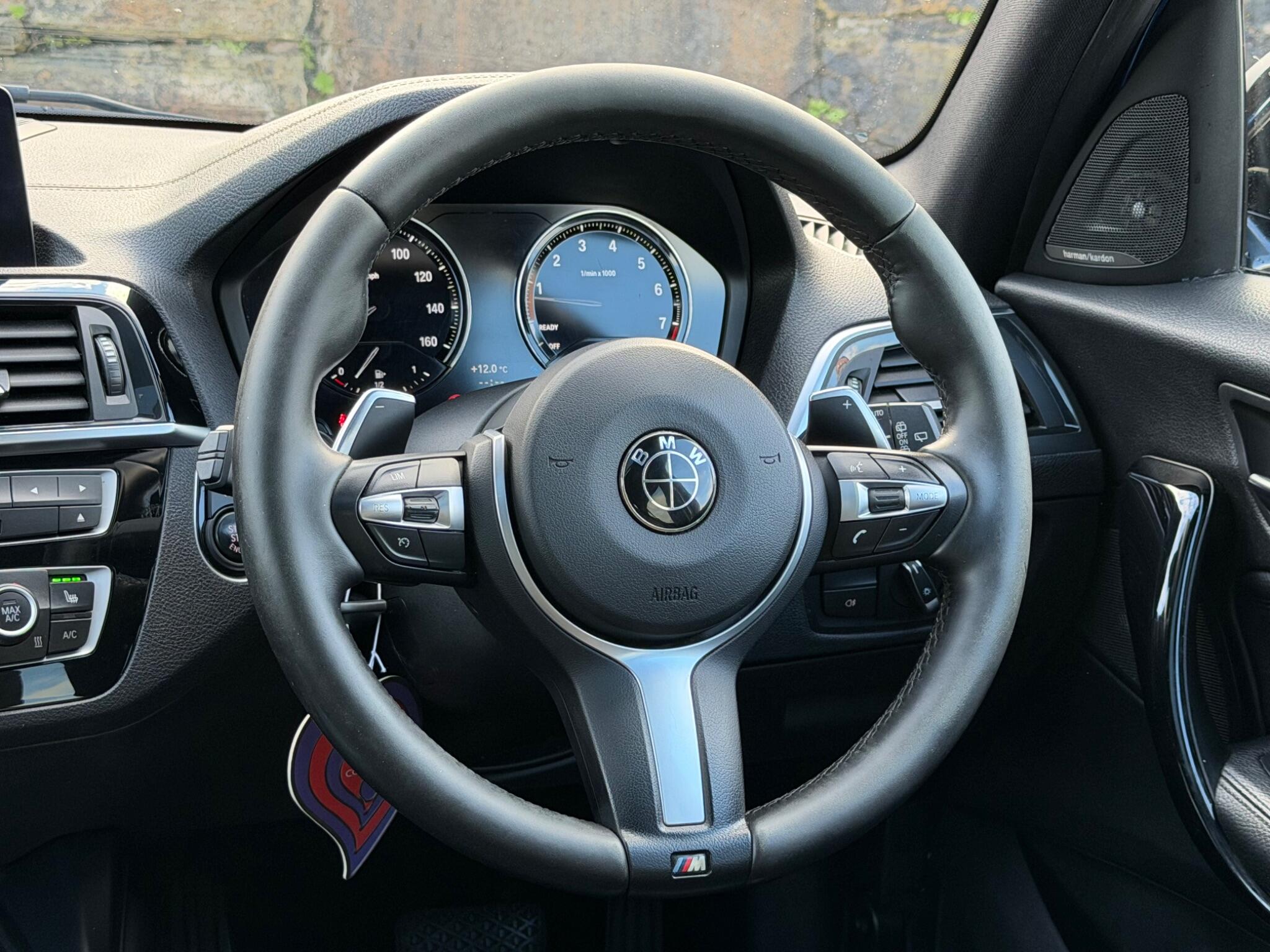 BMW 1 Series view 25