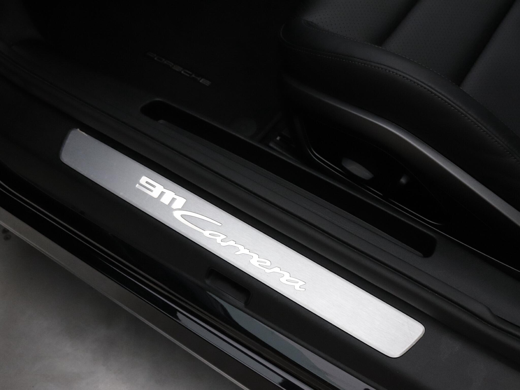 Porsche 911 view 24