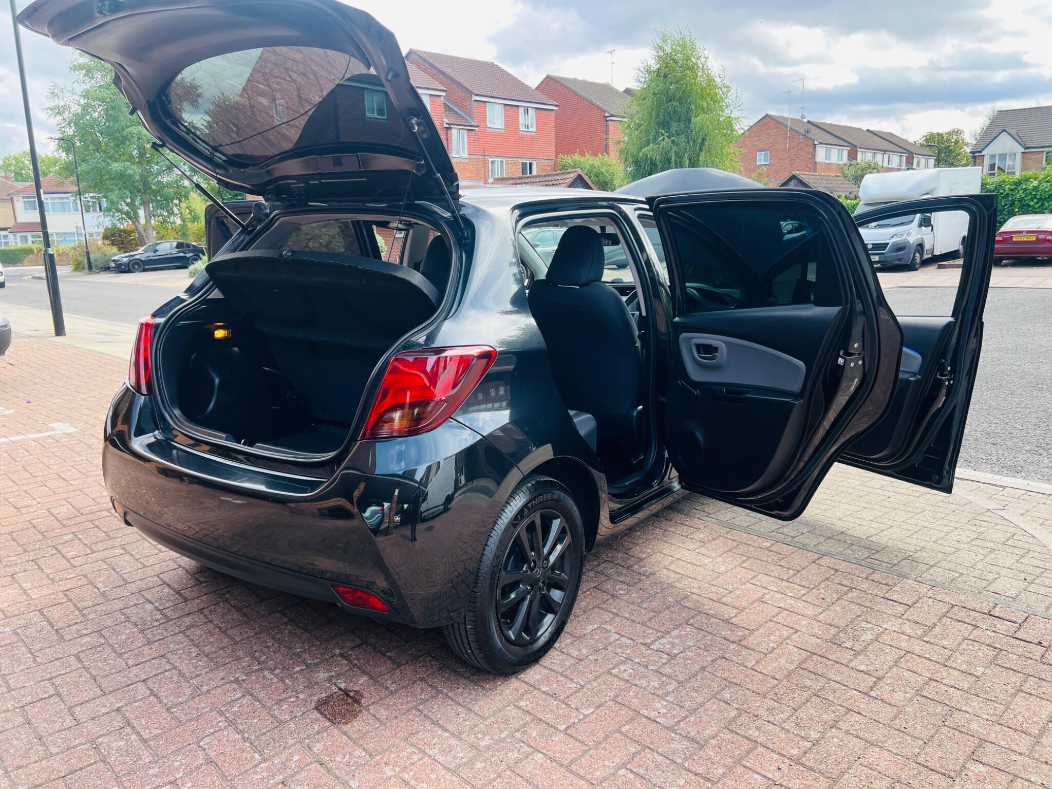 Toyota Yaris view 26