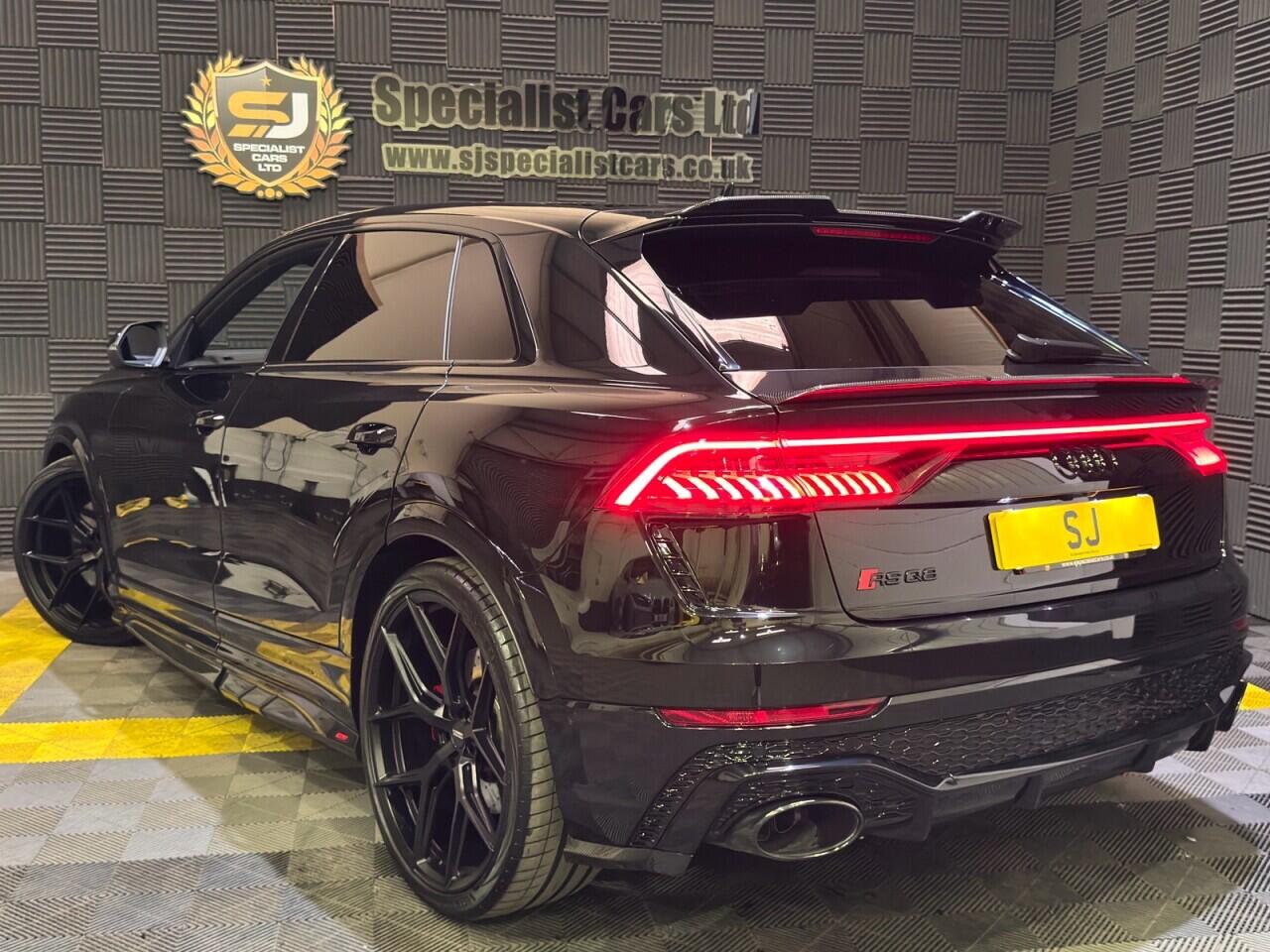 Audi RSQ8 view 31