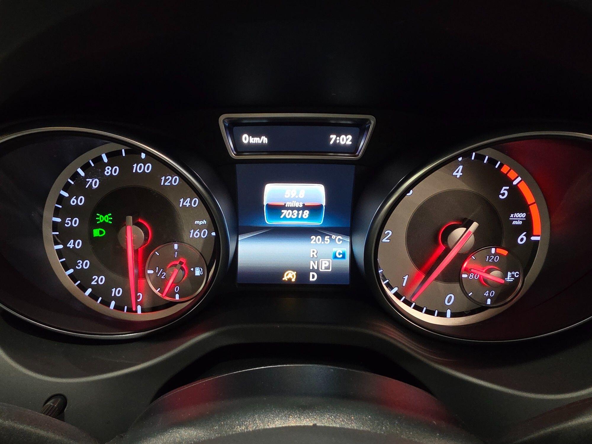 Mercedes-Benz GLA view 38