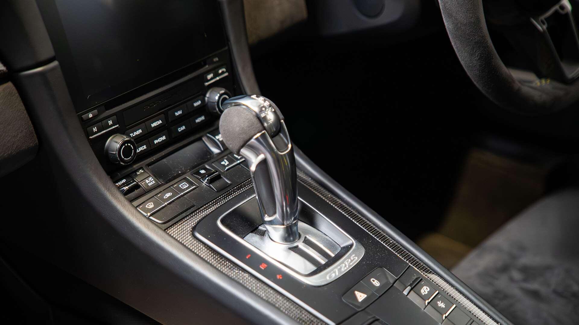 Porsche 911 view 21