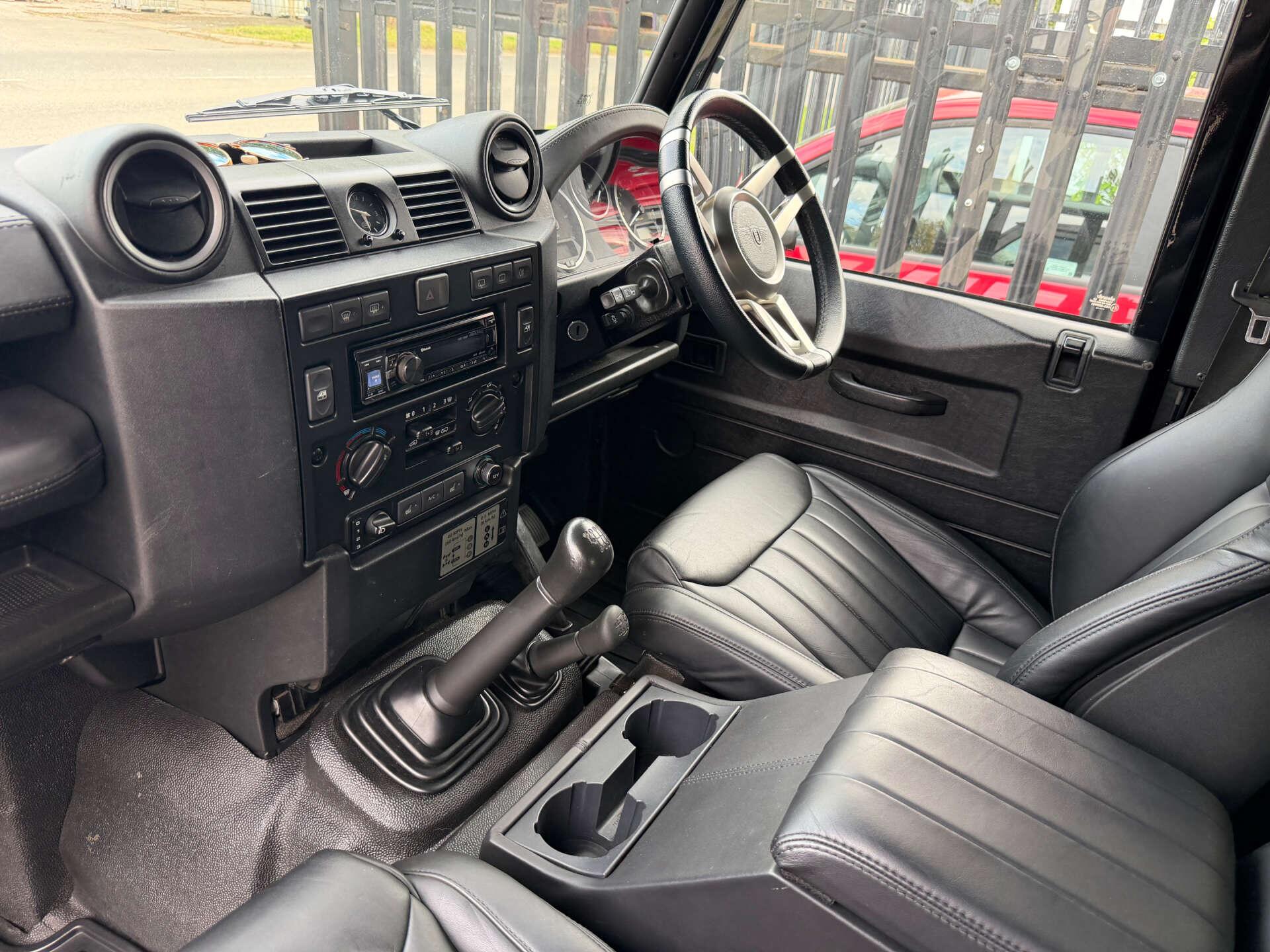 Land Rover Defender view 44