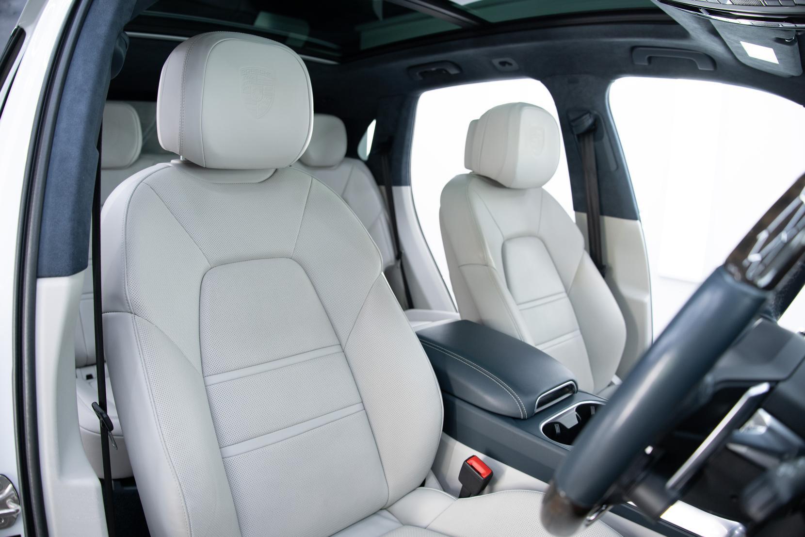 Porsche Cayenne view 9