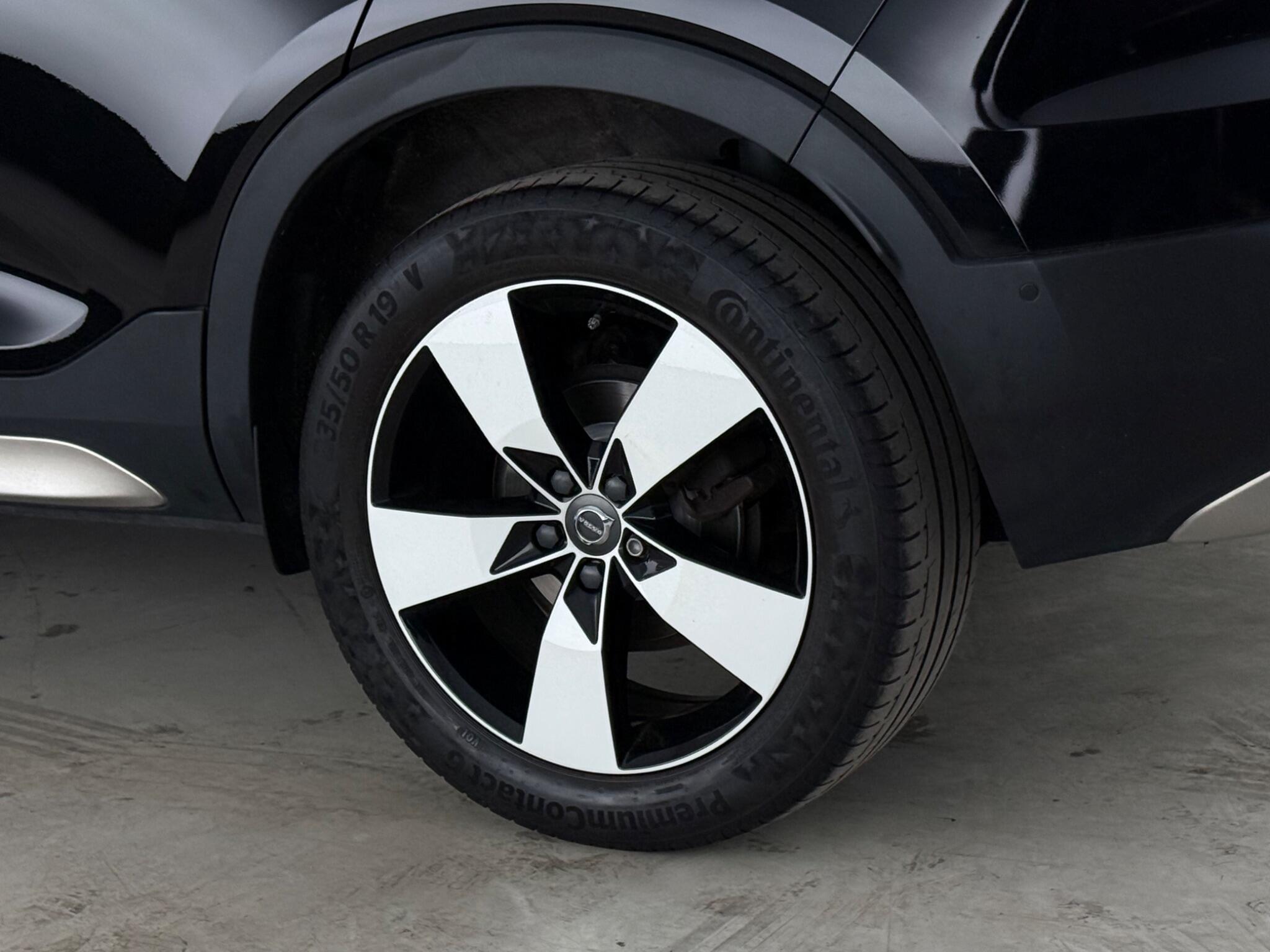 Volvo XC40 view 9