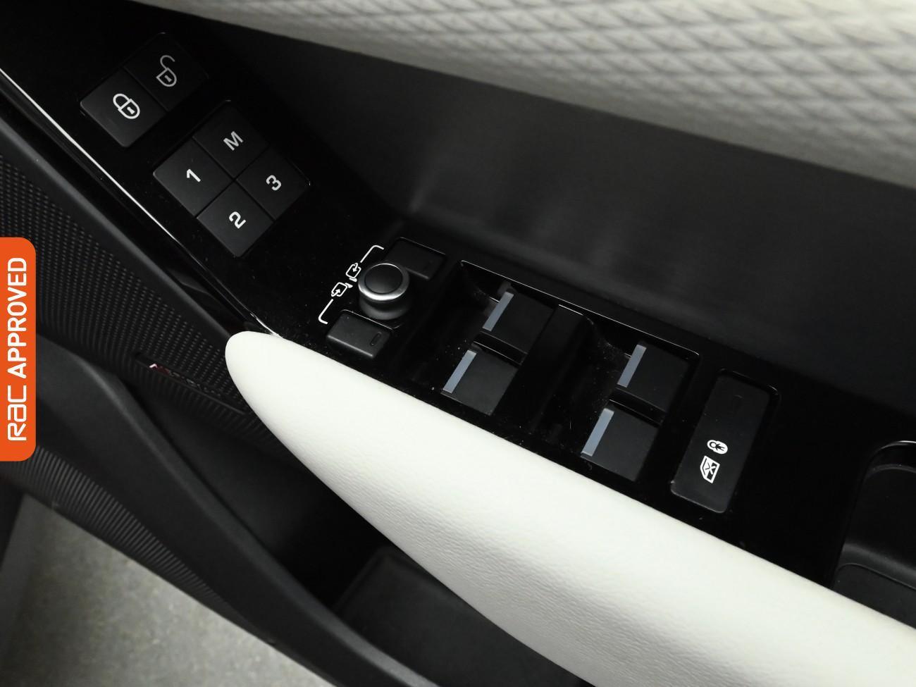 Land Rover Range Rover Velar view 25