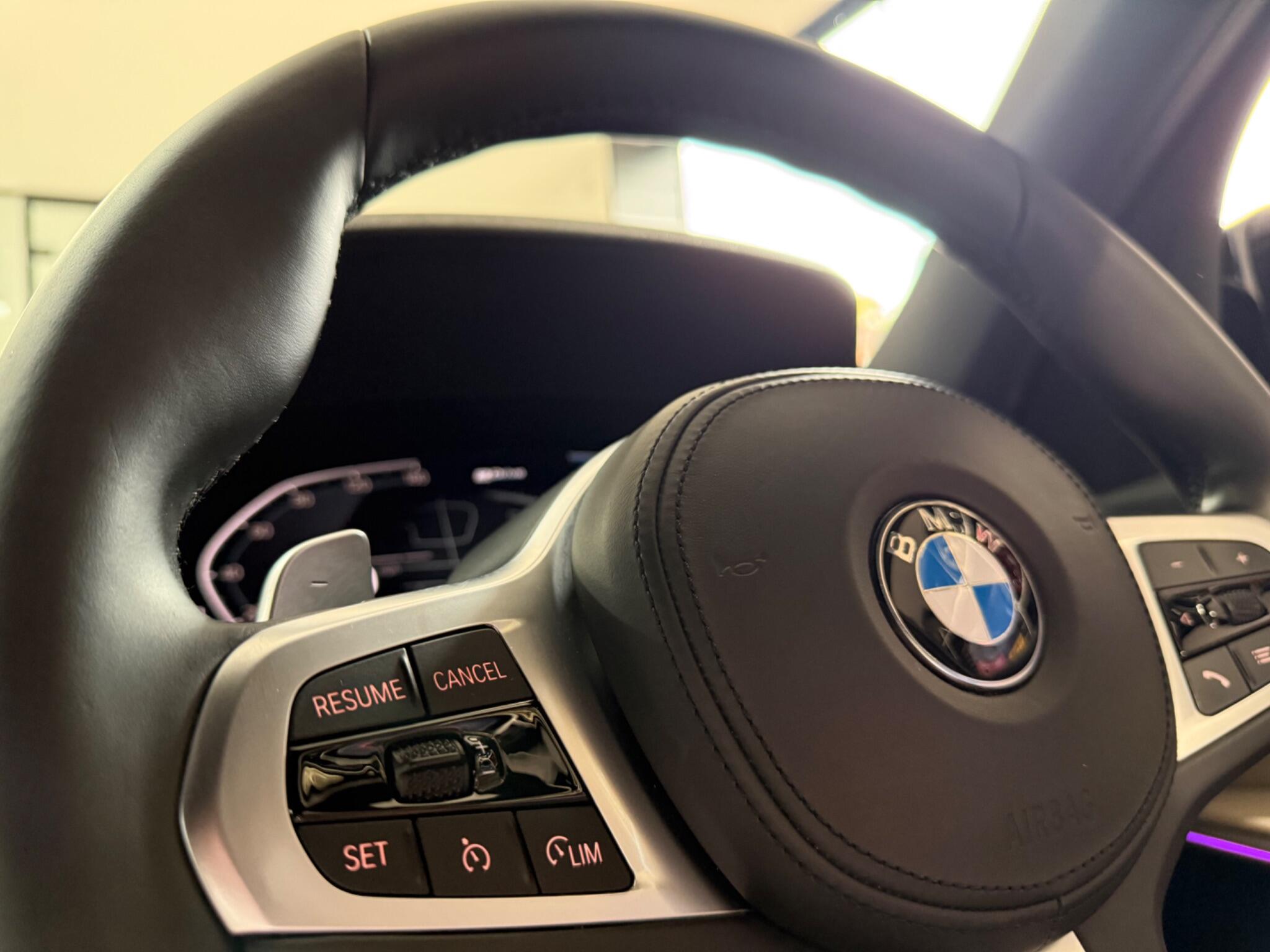 BMW 3 Series view 24