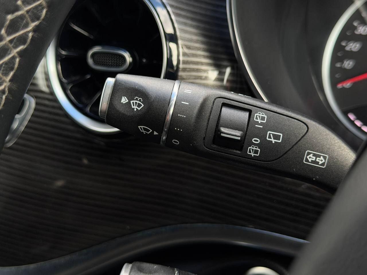 Mercedes-Benz Eqv view 36