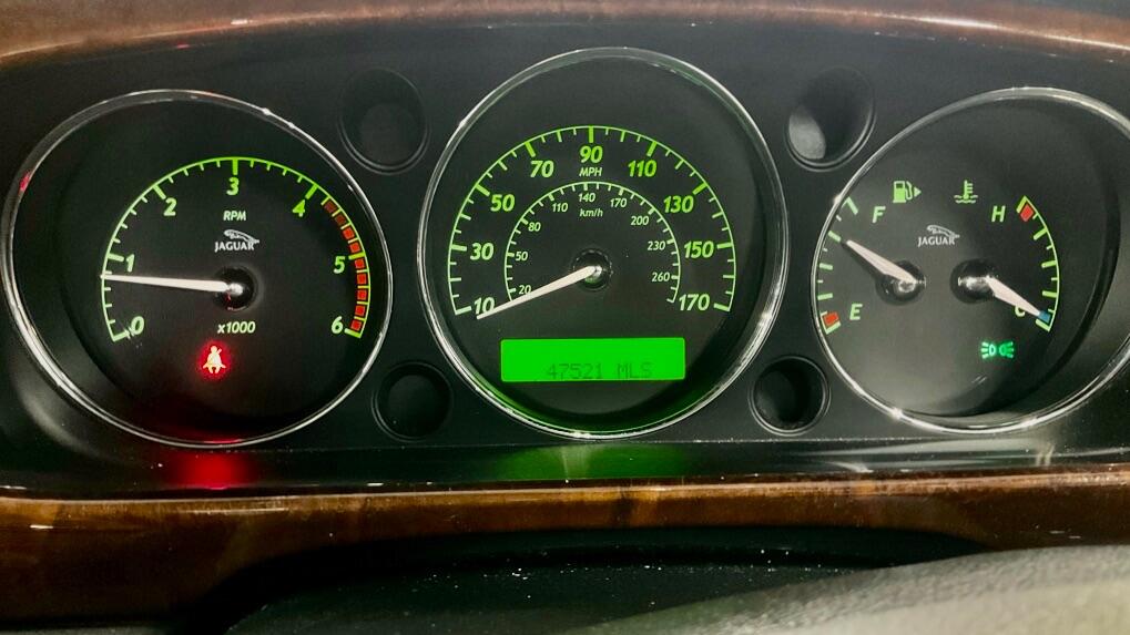 Jaguar XJ view 8