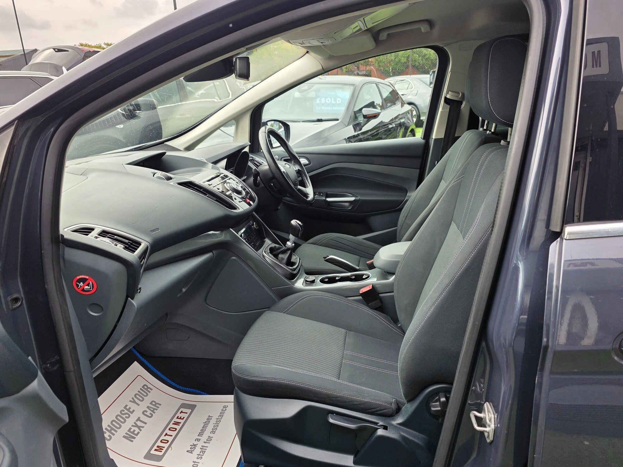 Ford Grand C-Max view 11
