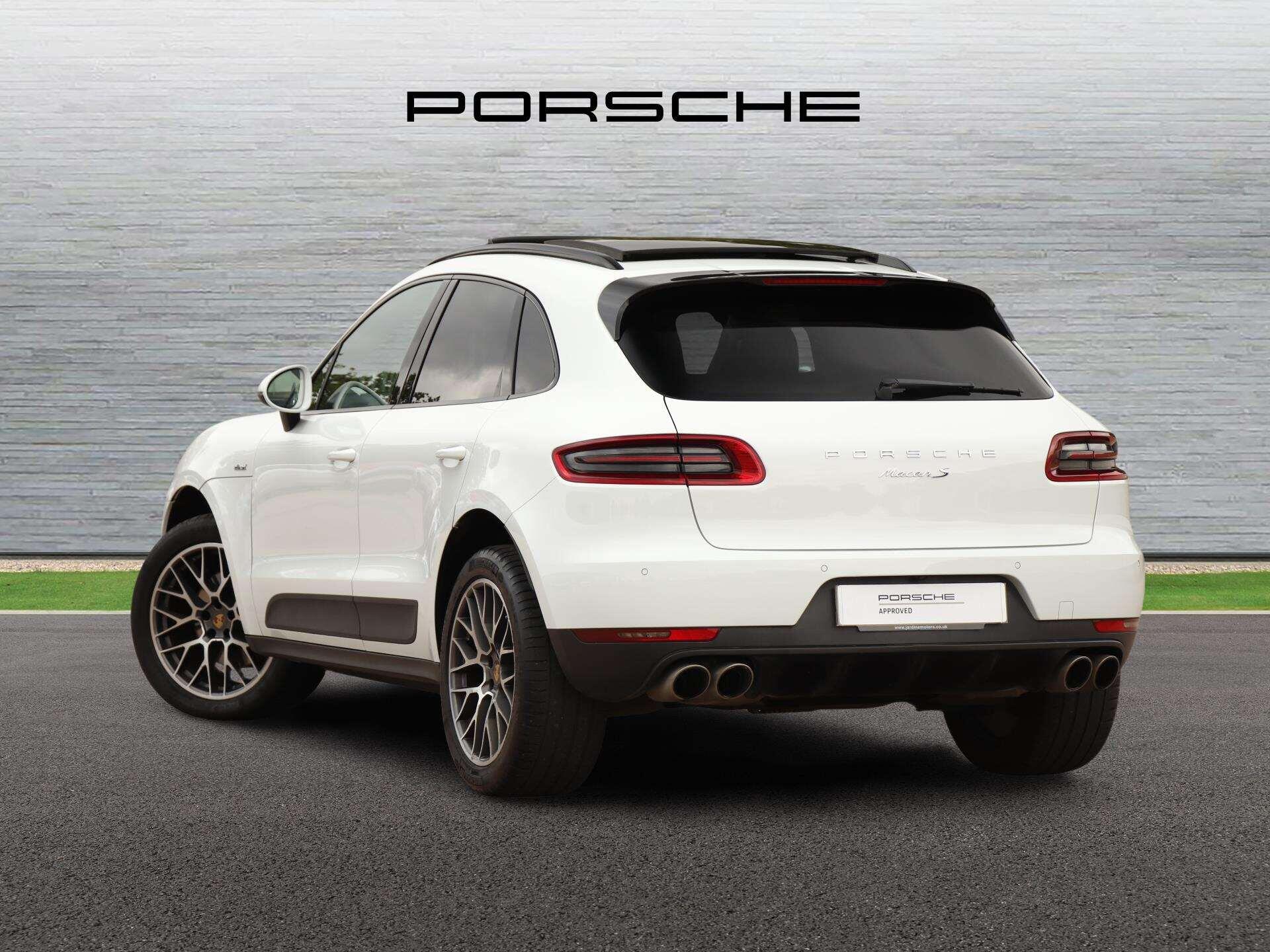 Porsche Macan view 5