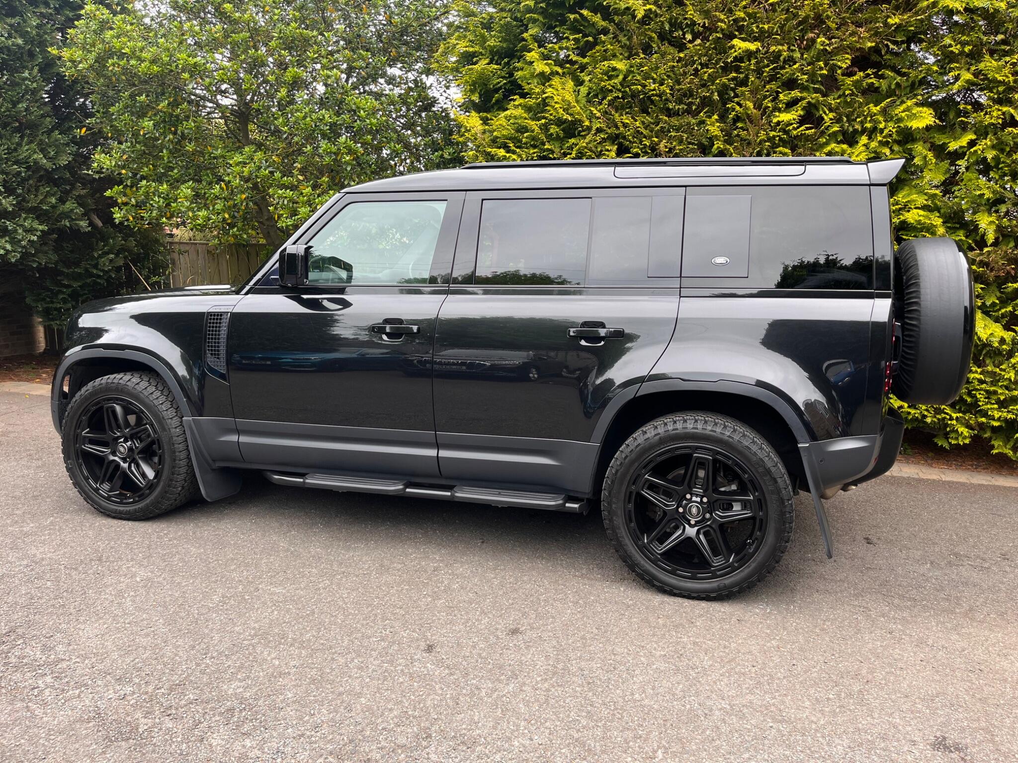 Land Rover Defender view 9