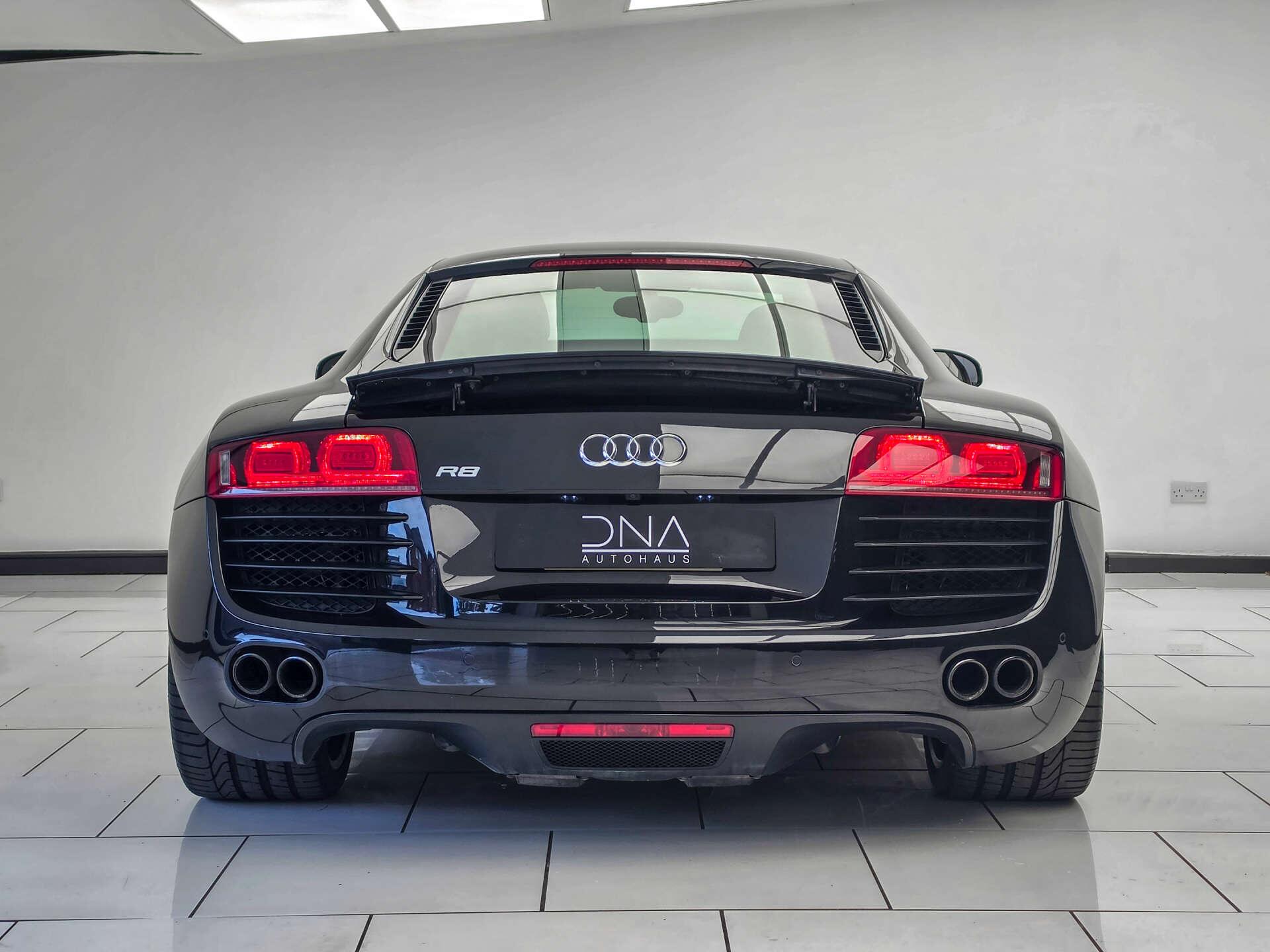 Audi R8 view 24