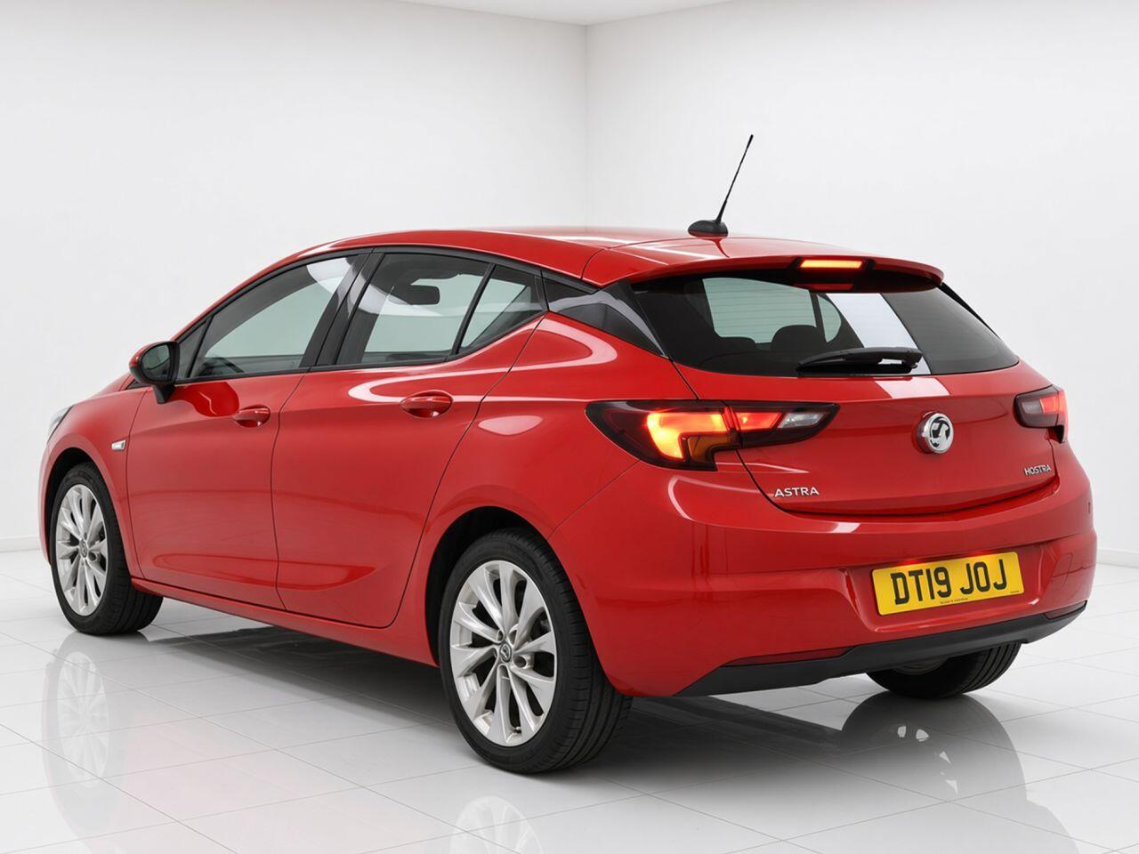Vauxhall Astra view 4