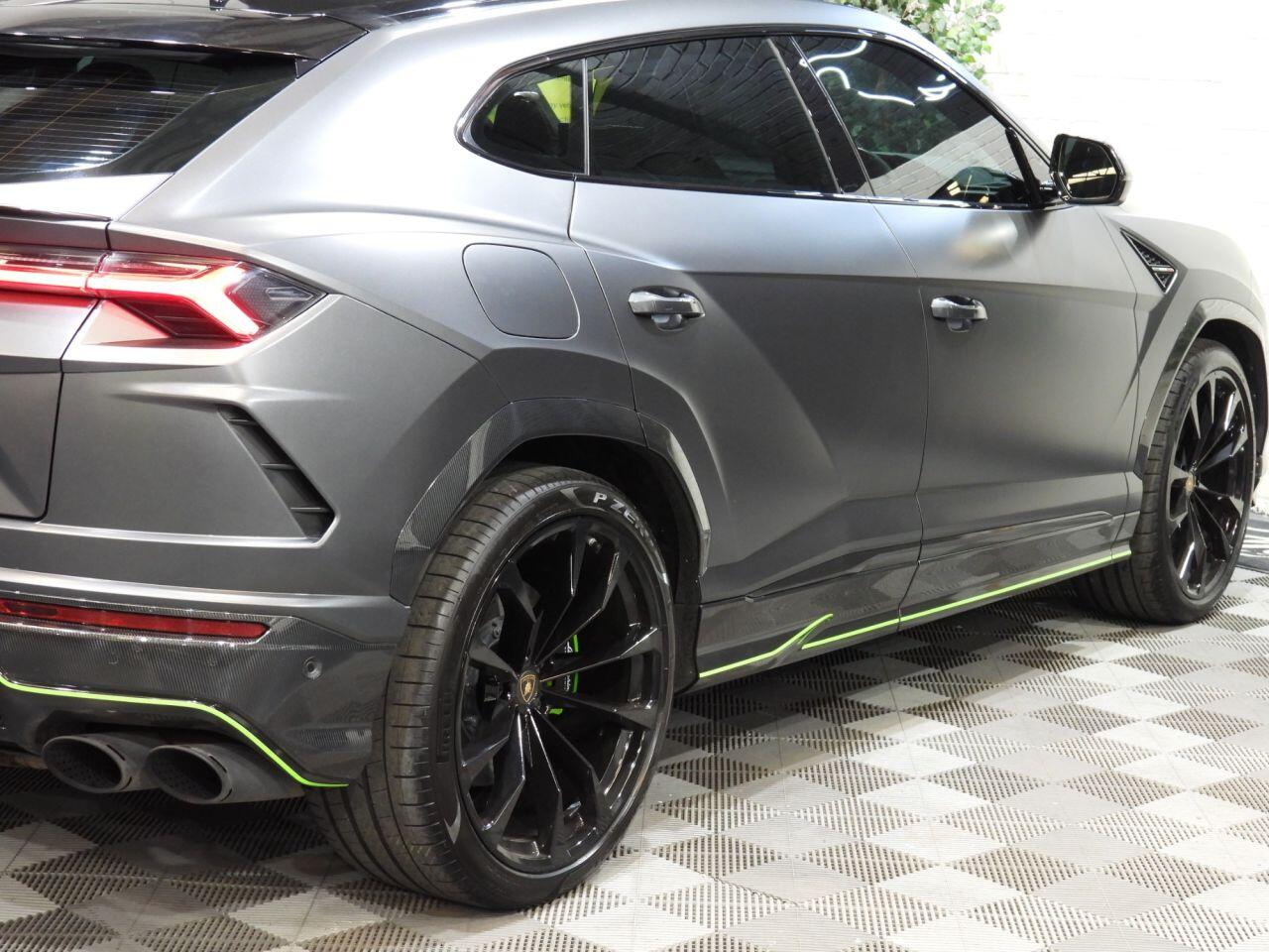 Lamborghini Urus view 75