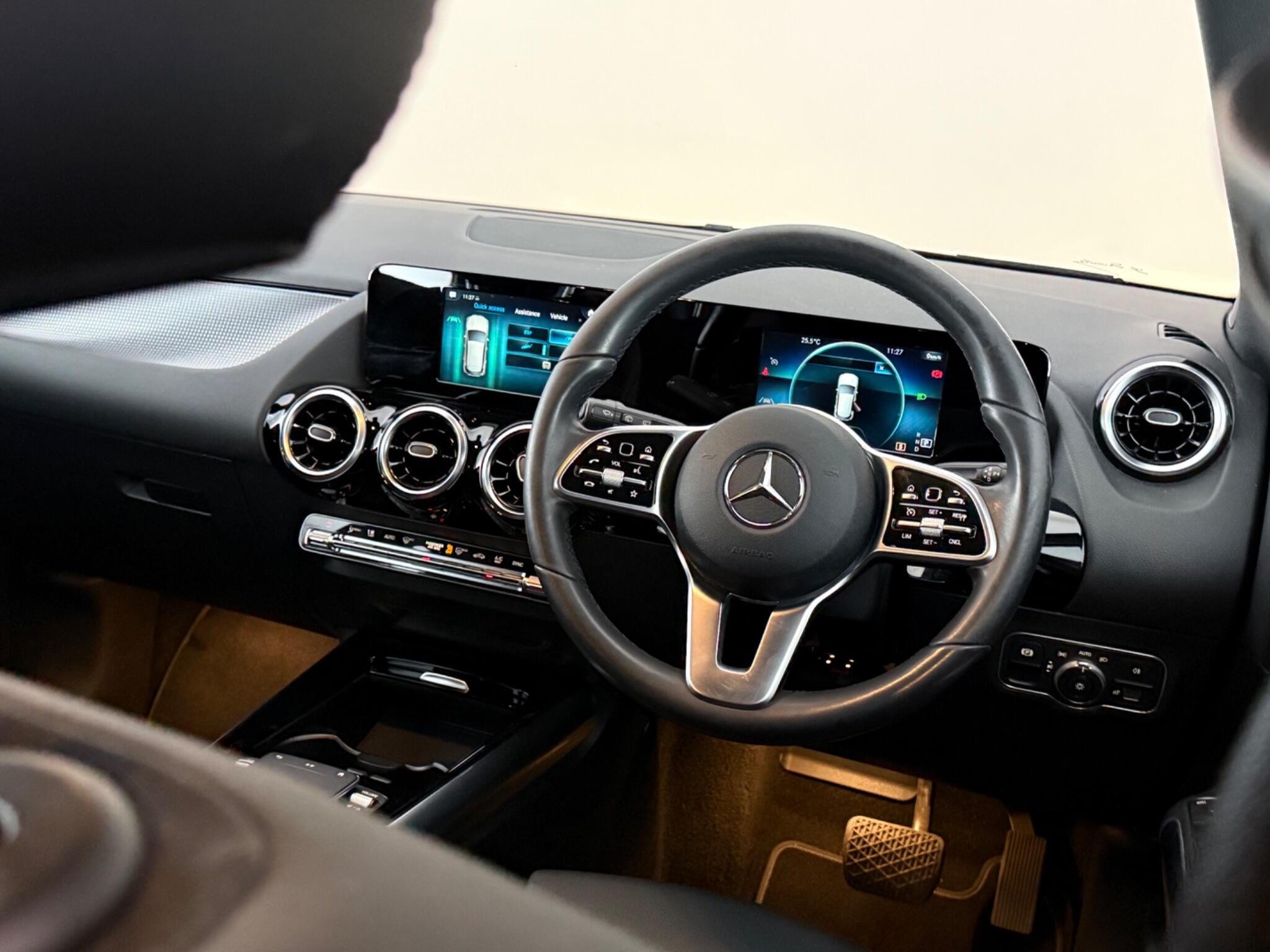 Mercedes-Benz Gla view 14
