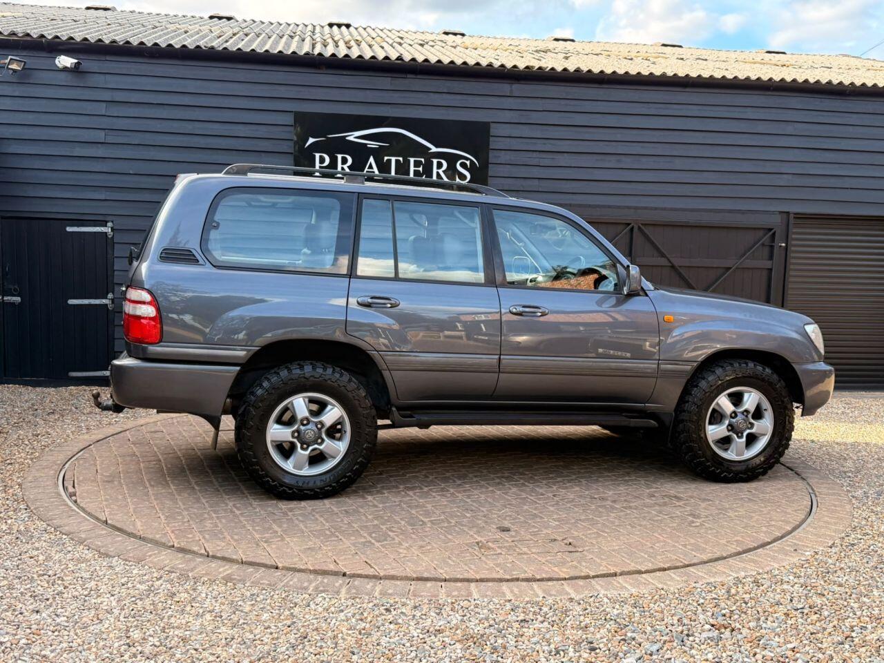 Toyota Land Cruiser view 5