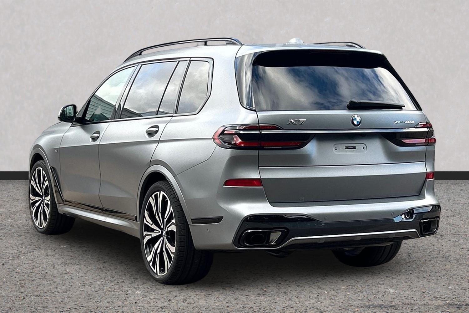 BMW X7 view 2