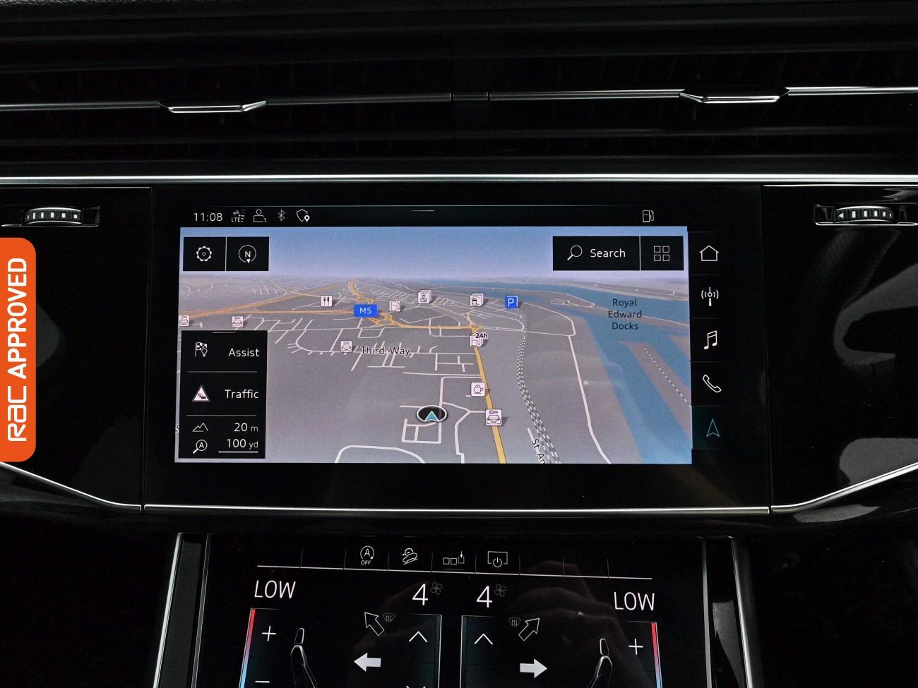 Audi Q7 view 3