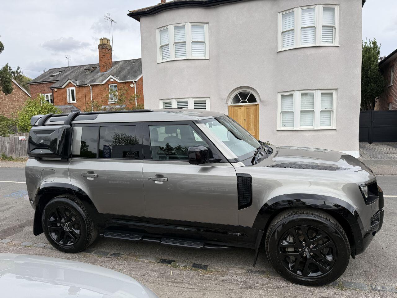 Land Rover Defender 110 view 19