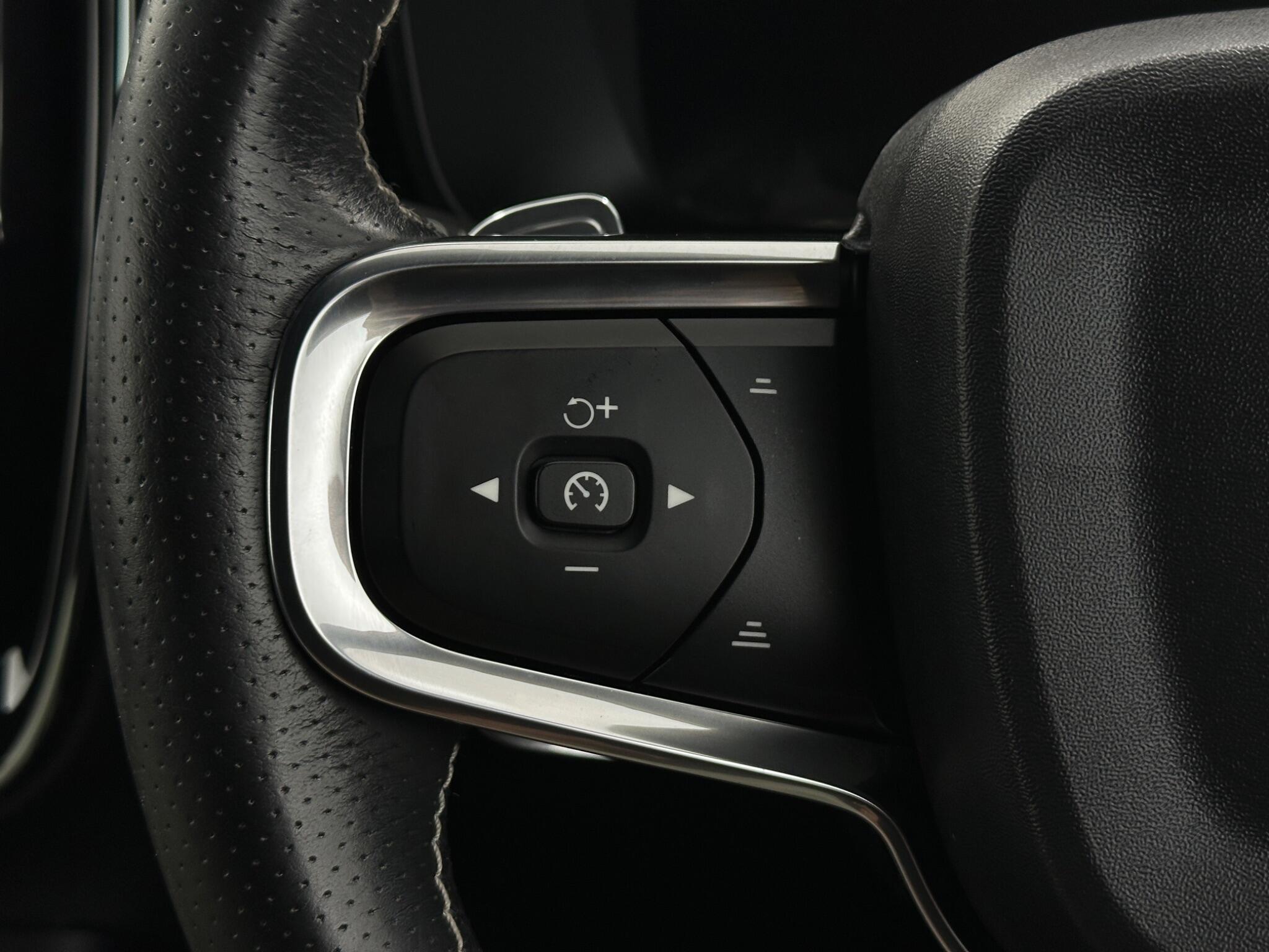 Volvo XC40 view 15