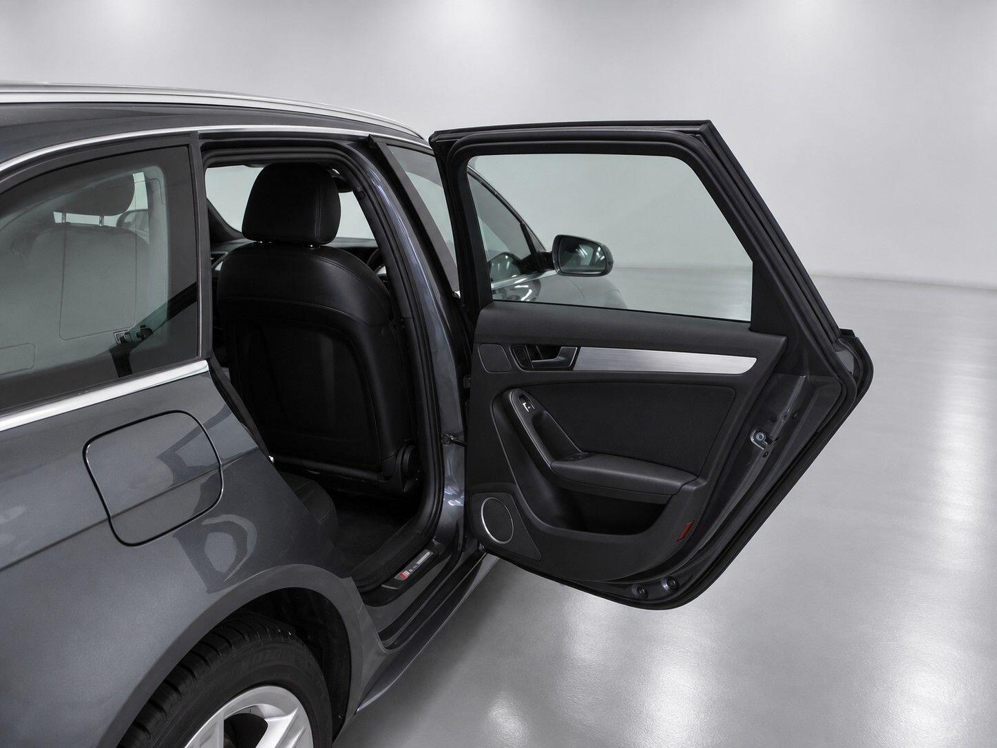 Audi A4 view 26