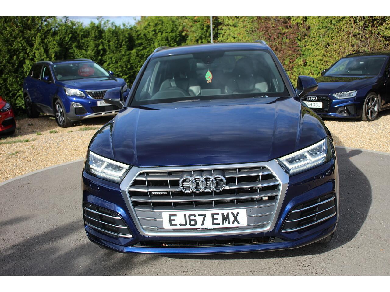 Audi Q5 view 3