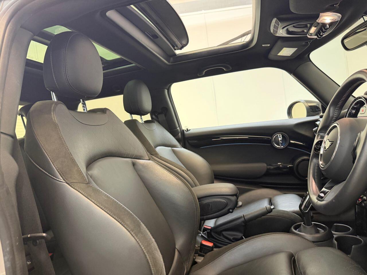 Mini Cooper view 16