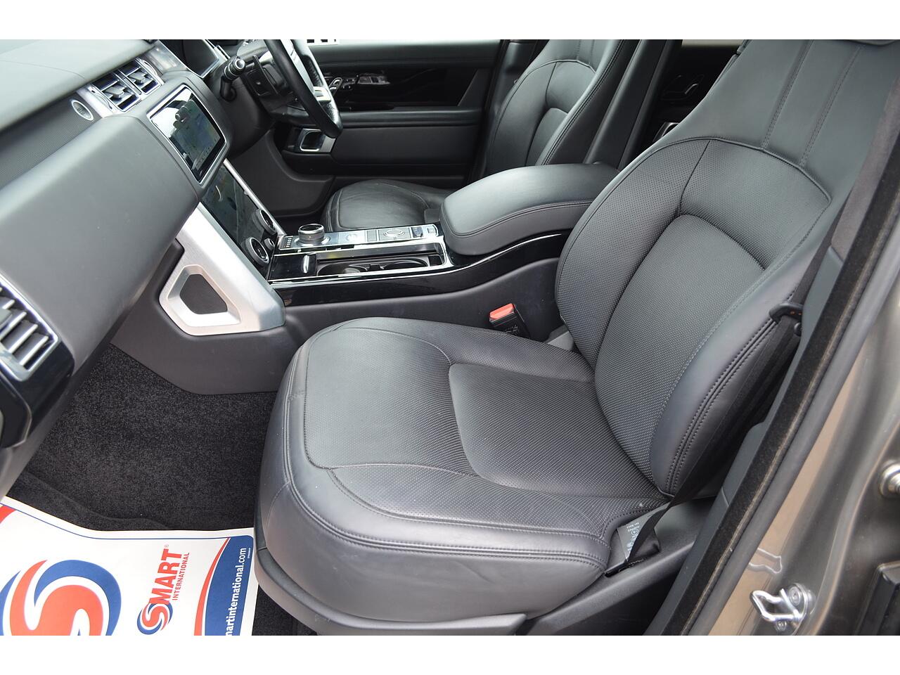 Land Rover Range Rover view 21