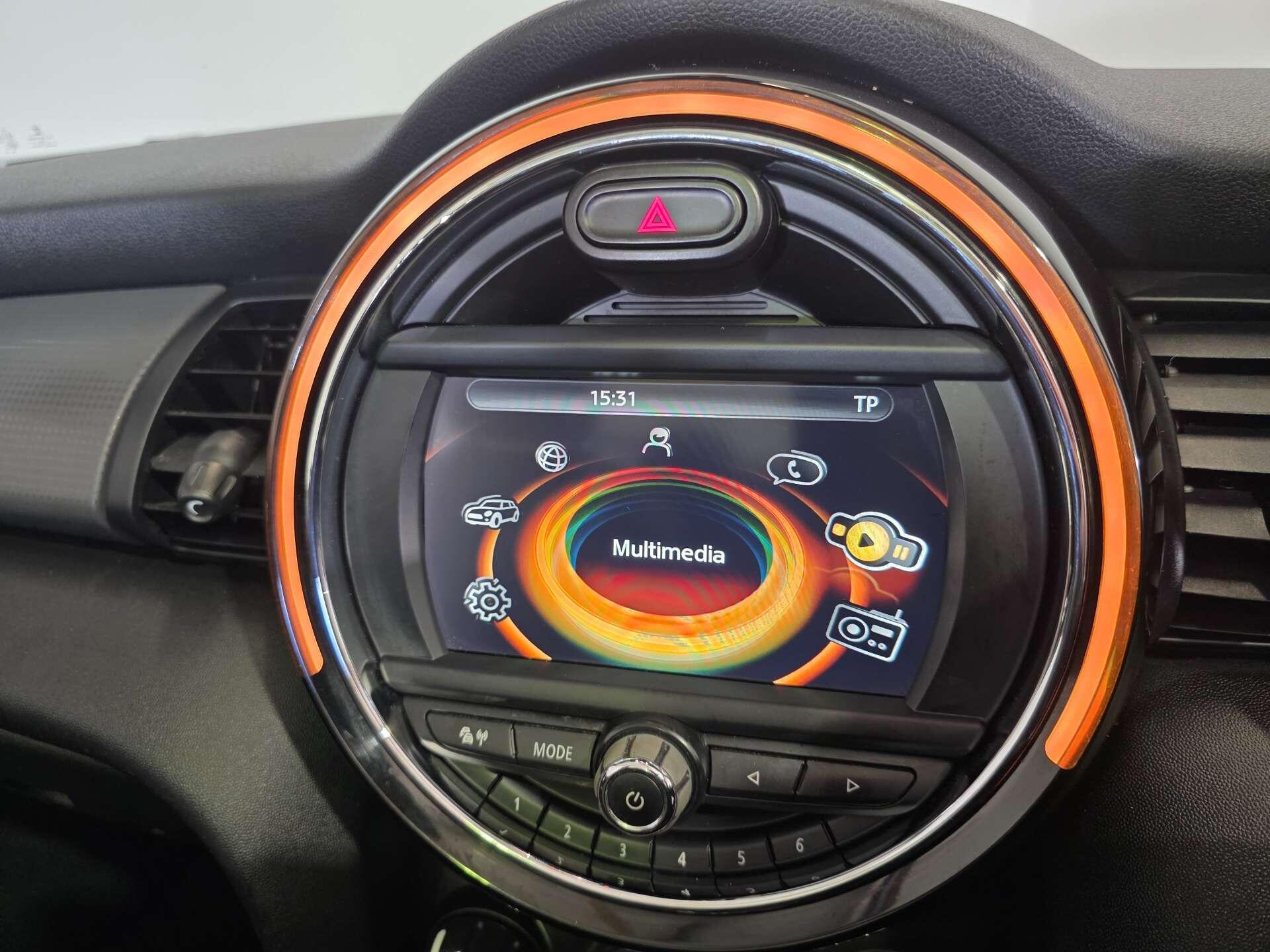 Mini Convertible view 28