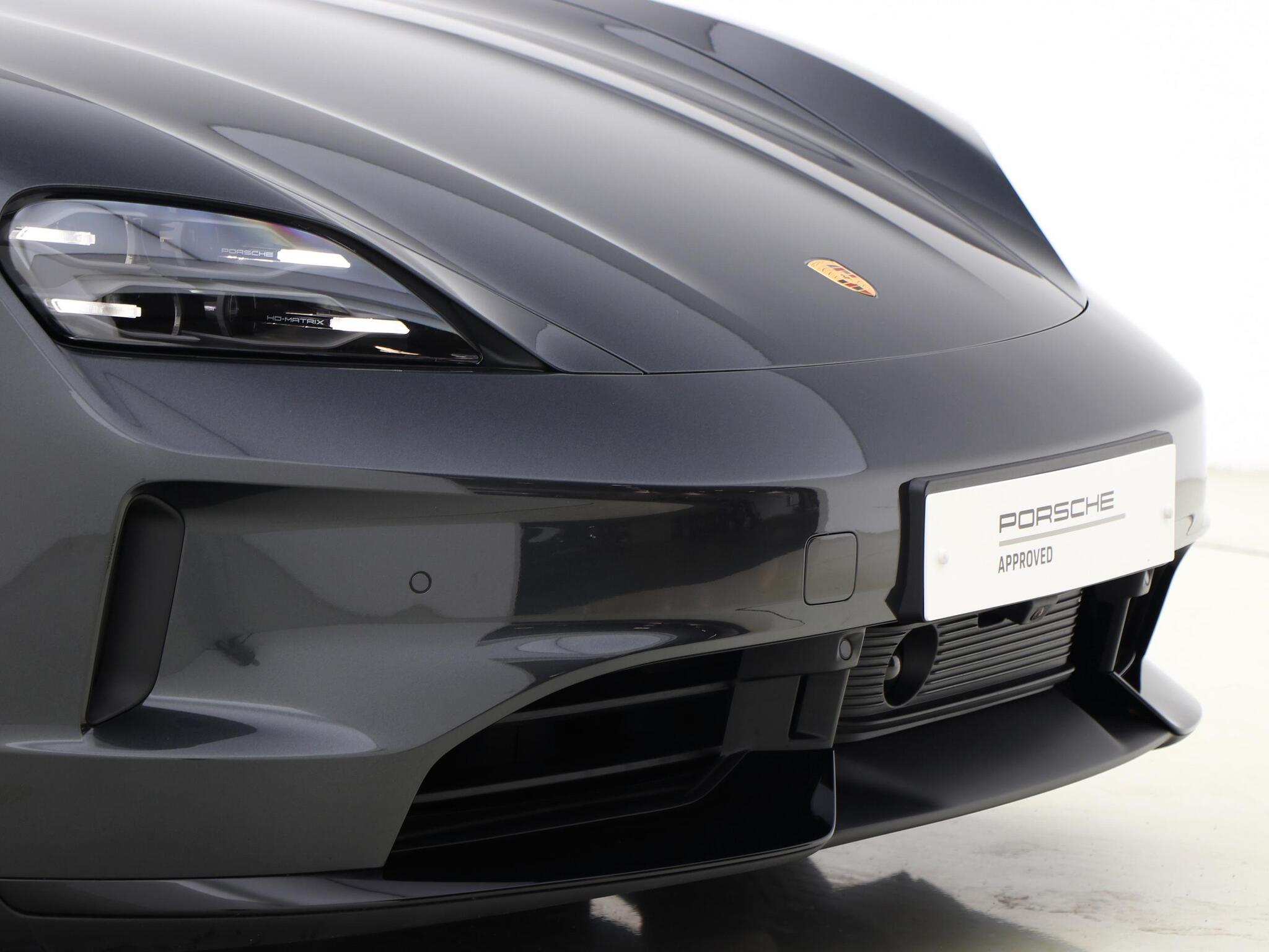 Porsche Taycan view 10