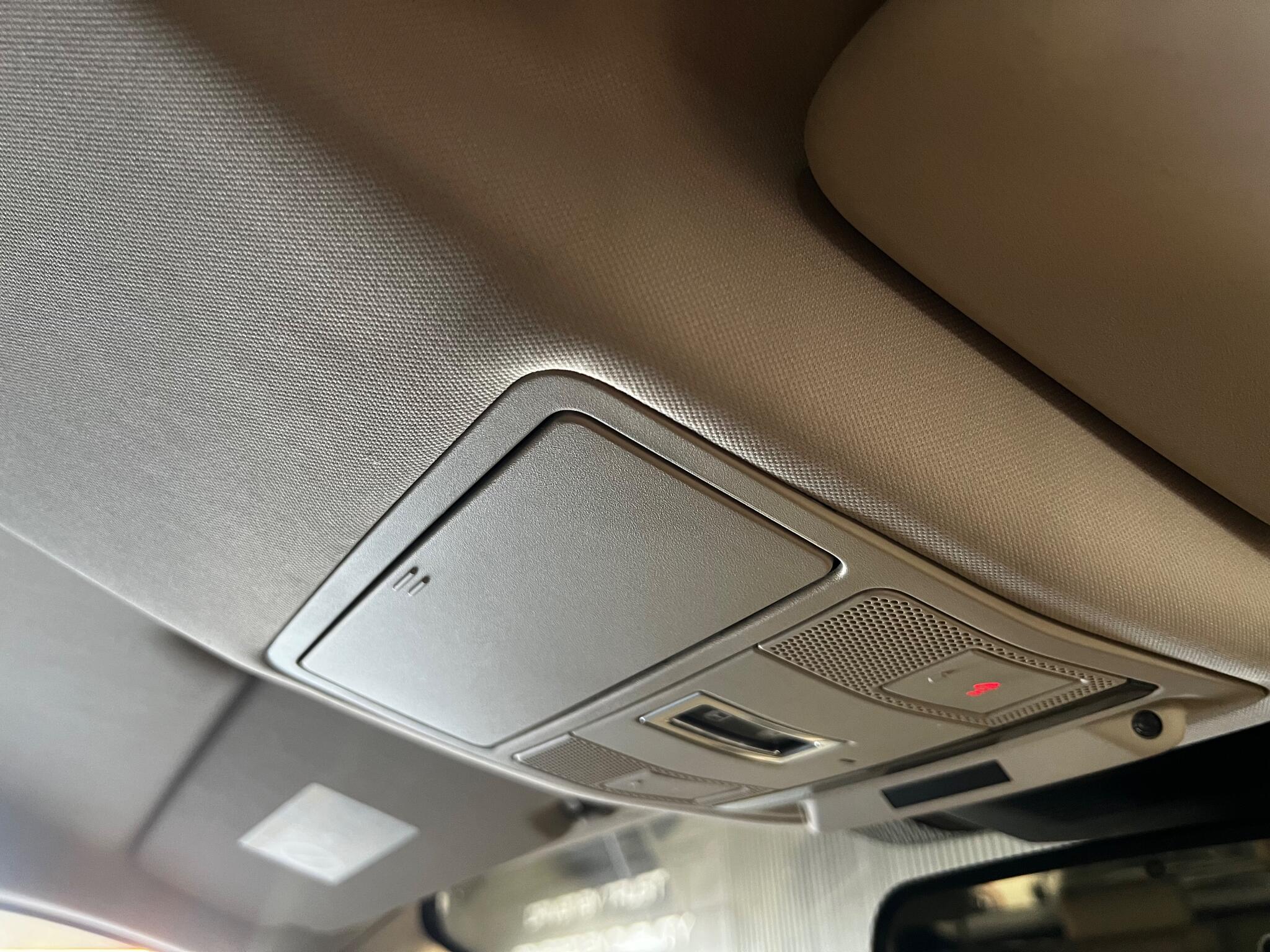 Land Rover Discovery Sport view 34