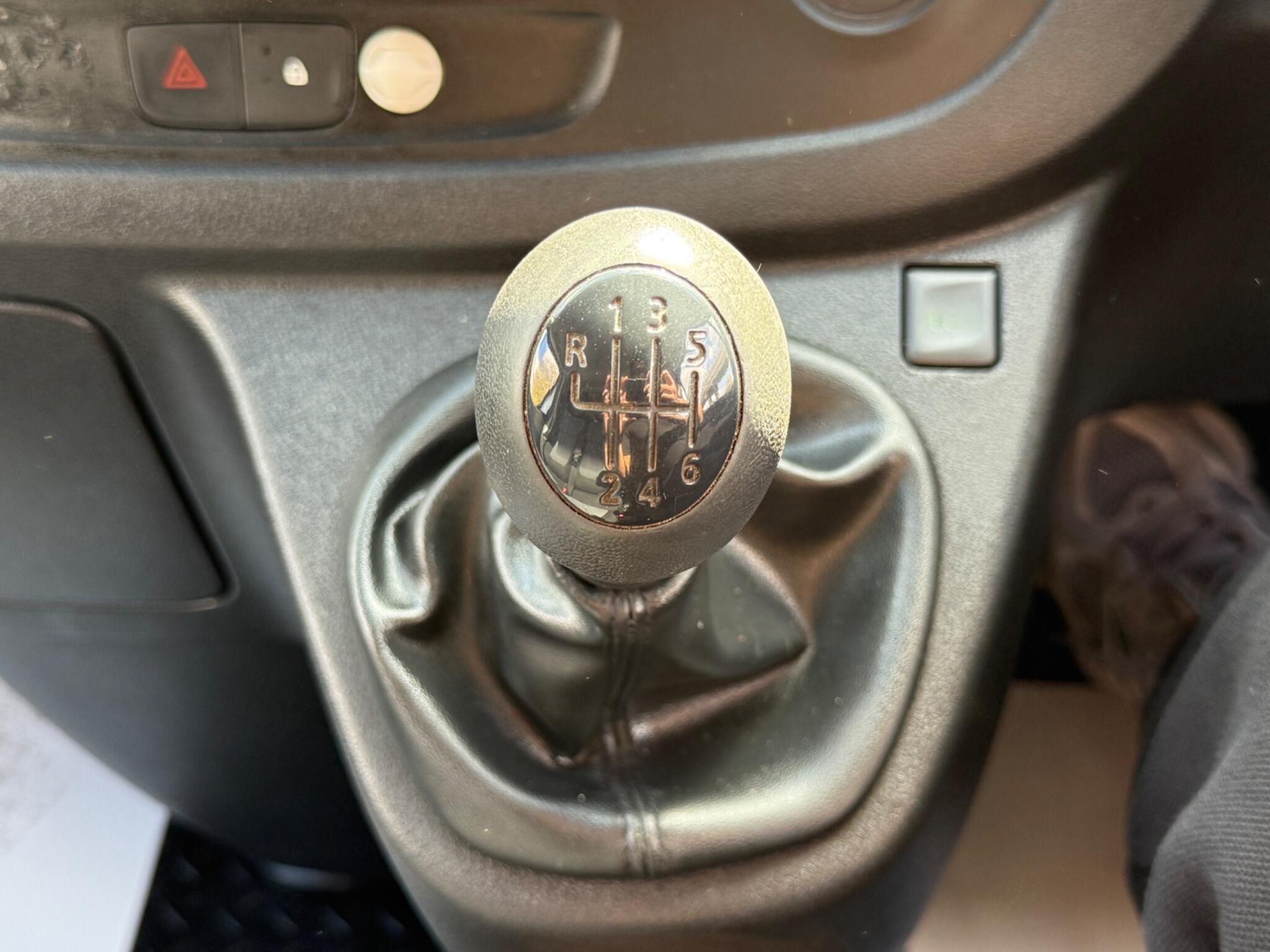 Vauxhall Vivaro - Image 59