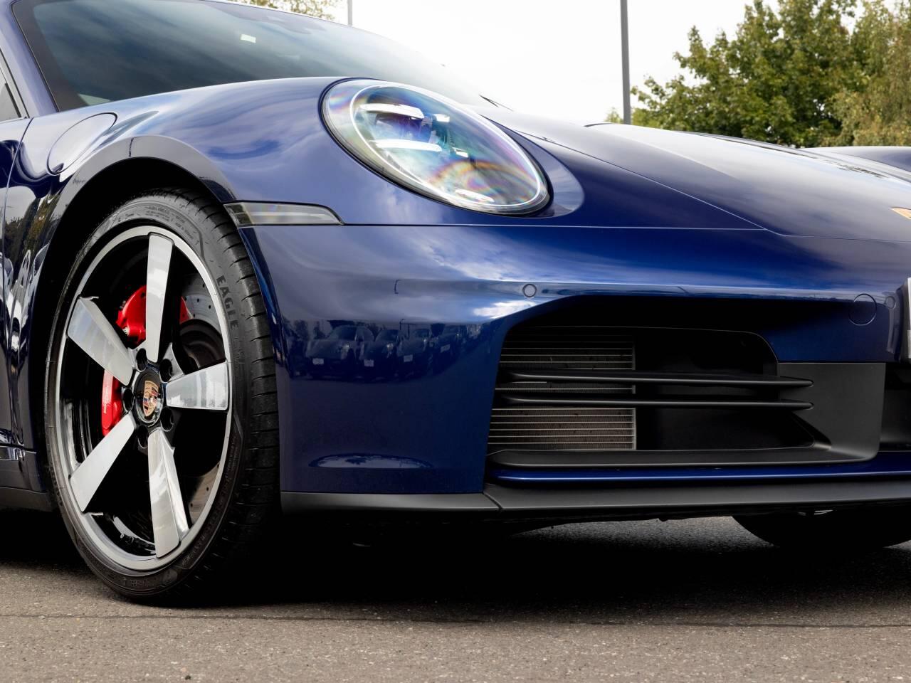Porsche 911 view 25