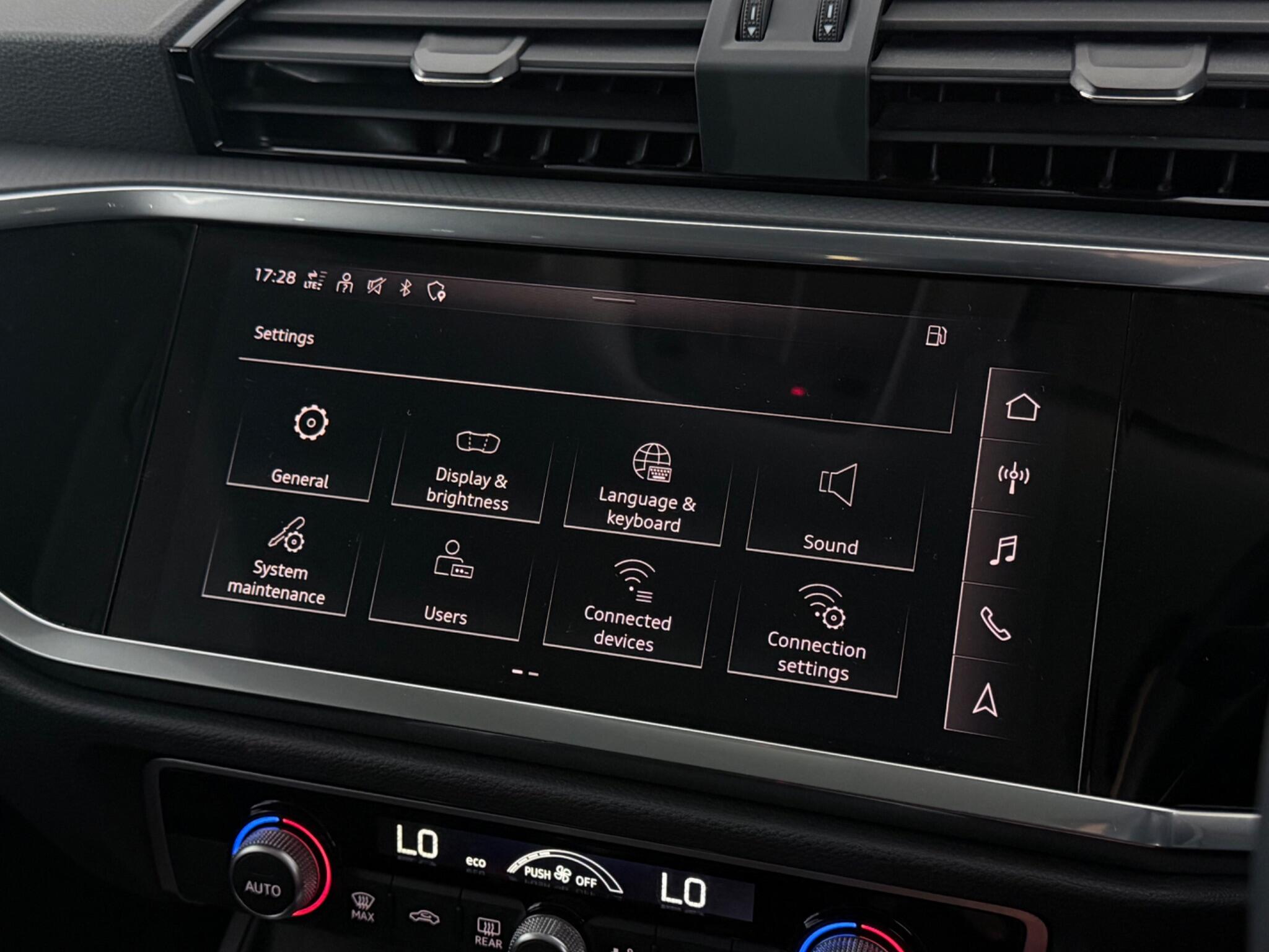 Audi Q3 view 24