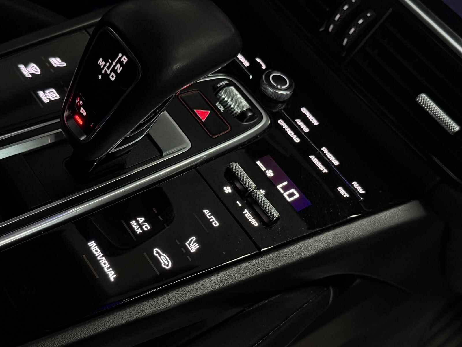 Porsche Cayenne view 25