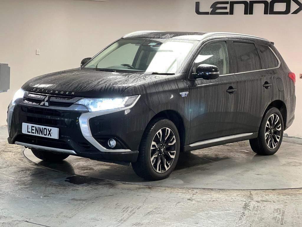 Mitsubishi Outlander view 3