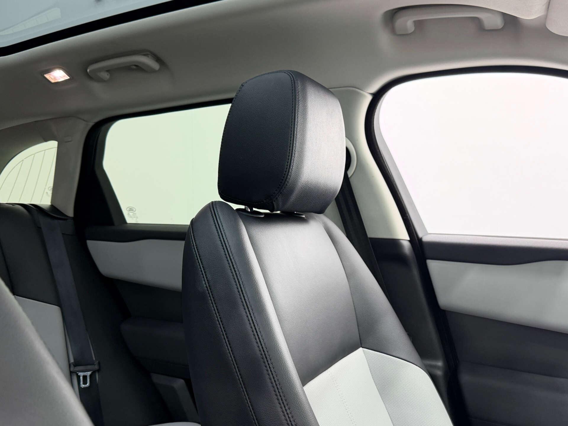 Land Rover Range Rover Velar view 38