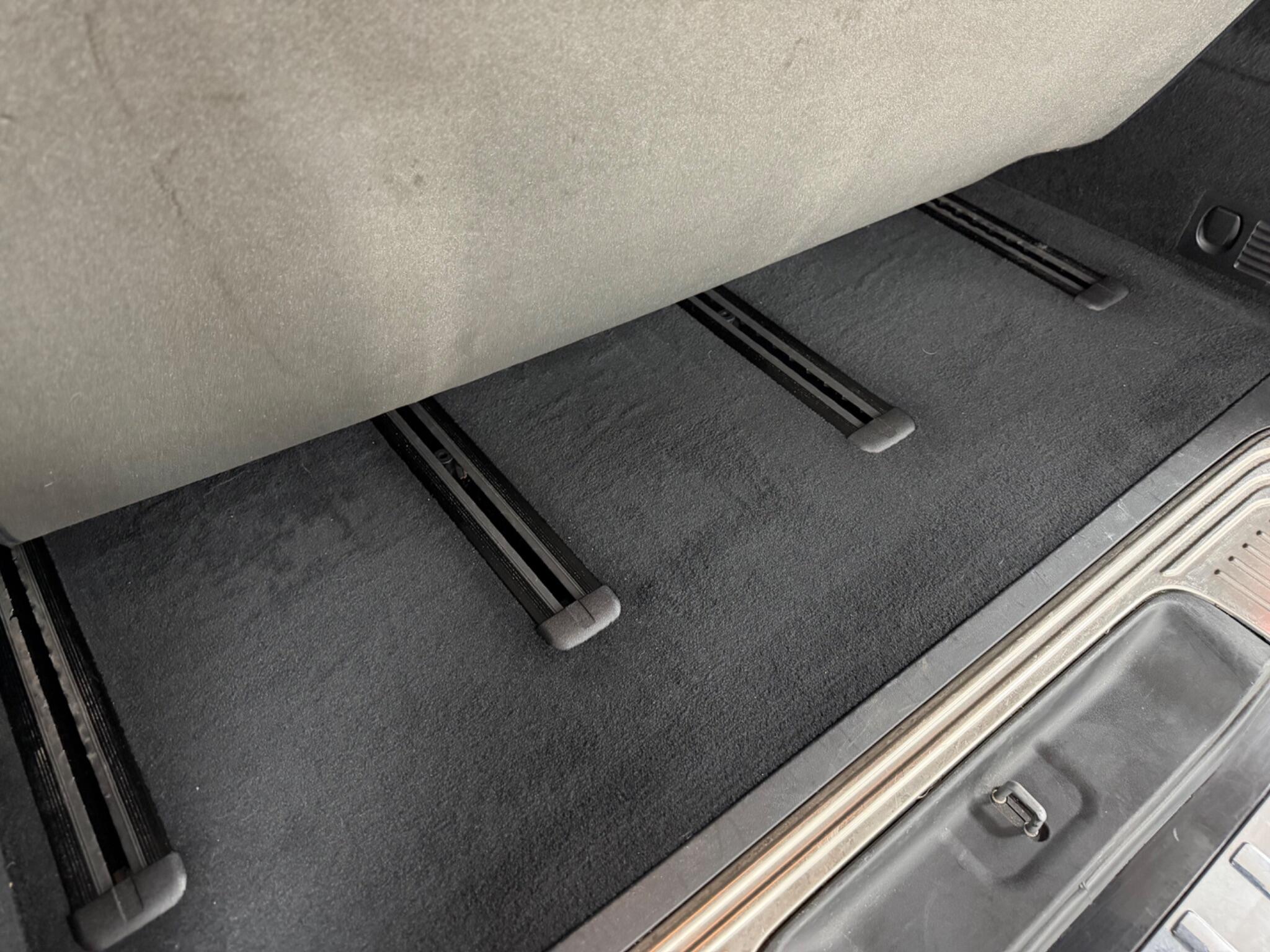 Mercedes-Benz V-Class view 9